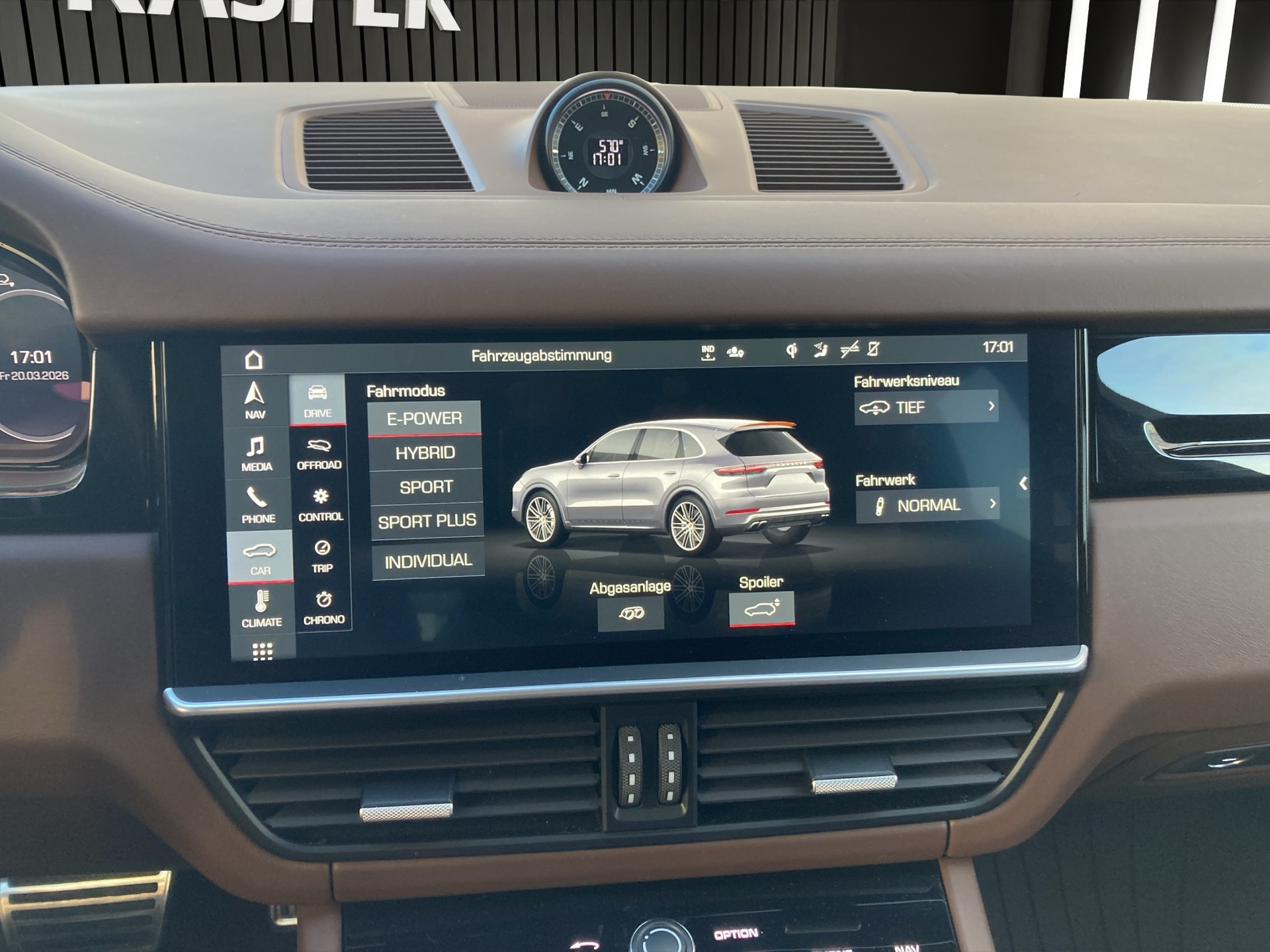 PORSCHE Cayenne 4.0 V8 Turbo S E-Hybri-image-13