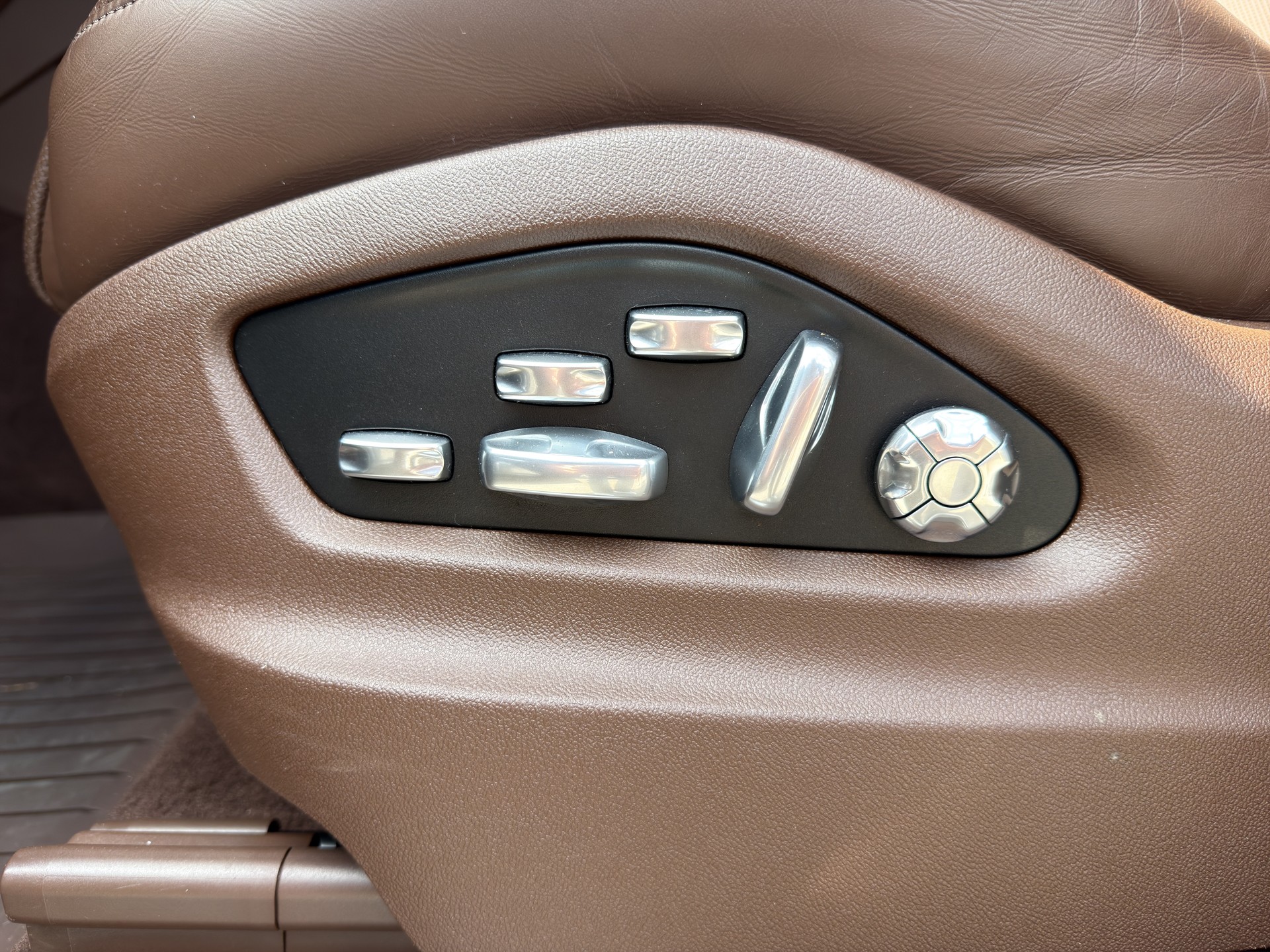 PORSCHE Cayenne 4.0 V8 Turbo S E-Hybri-image-24