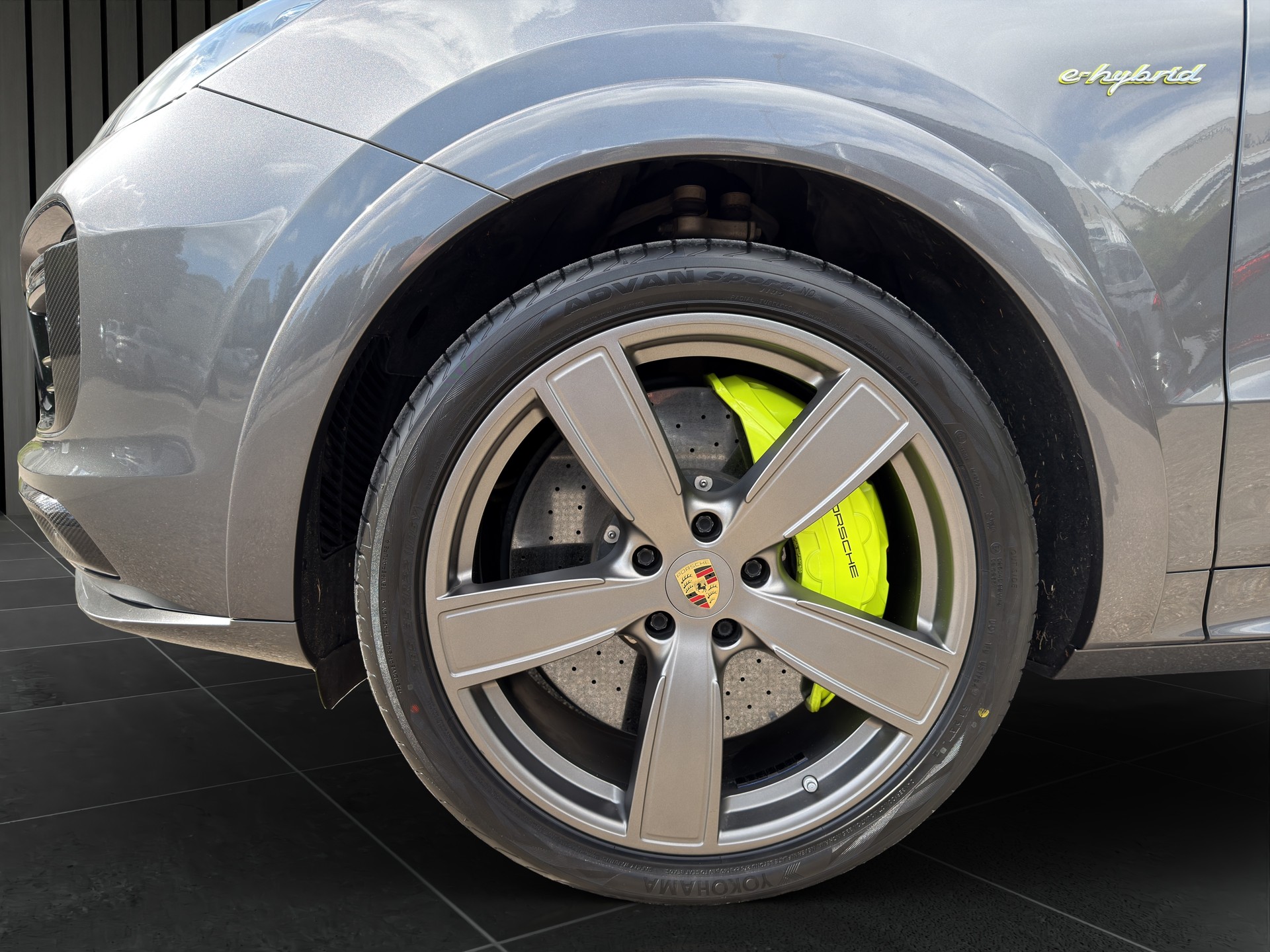 PORSCHE Cayenne 4.0 V8 Turbo S E-Hybri-image-9