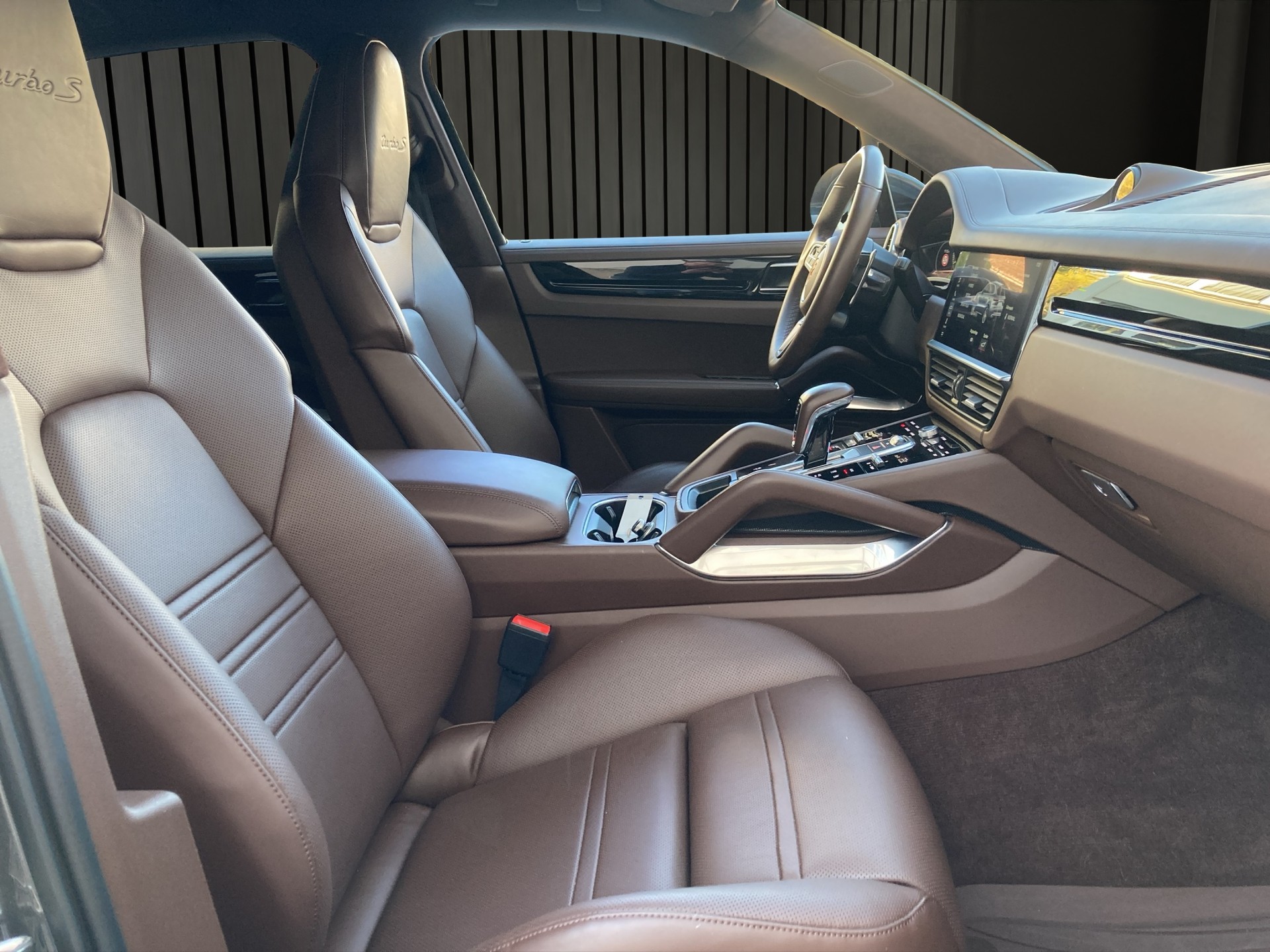 PORSCHE Cayenne 4.0 V8 Turbo S E-Hybri-image-15