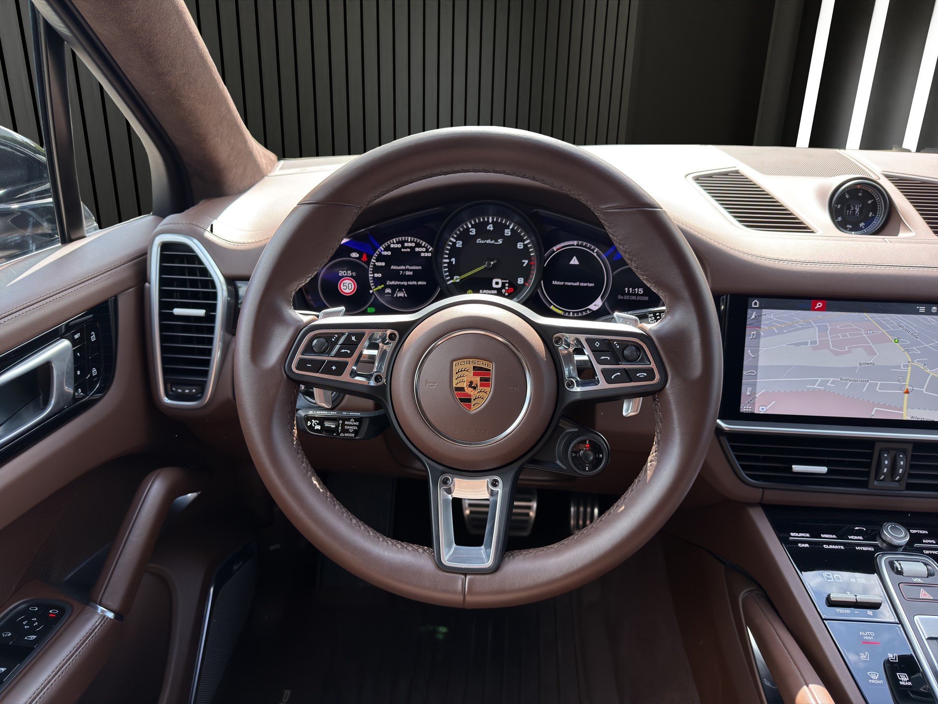 PORSCHE Cayenne 4.0 V8 Turbo S E-Hybri-image-11
