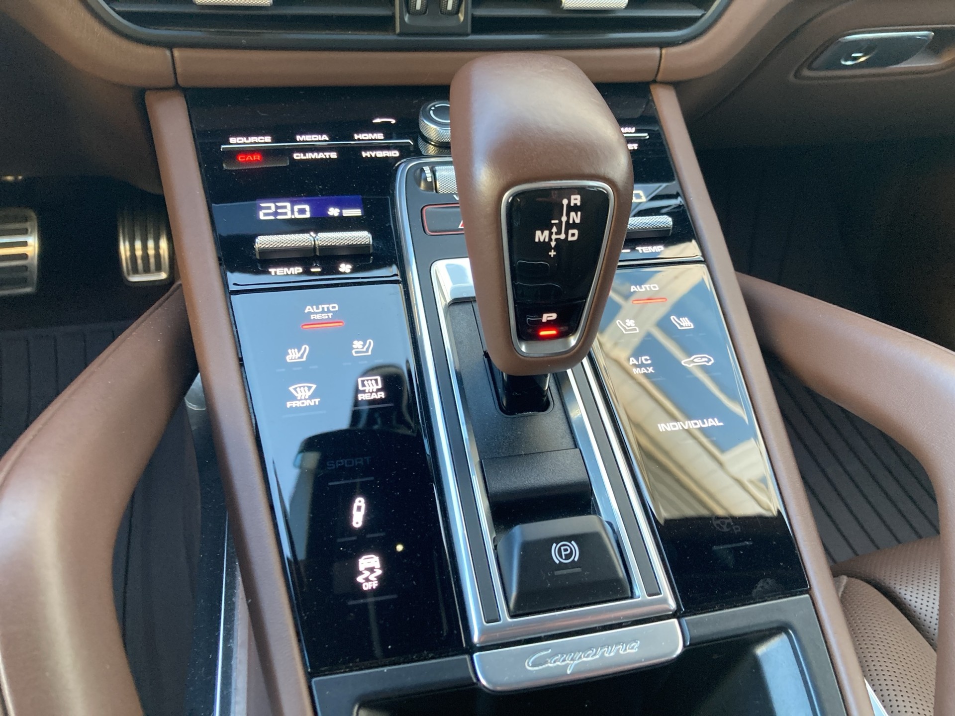 PORSCHE Cayenne 4.0 V8 Turbo S E-Hybri-image-14