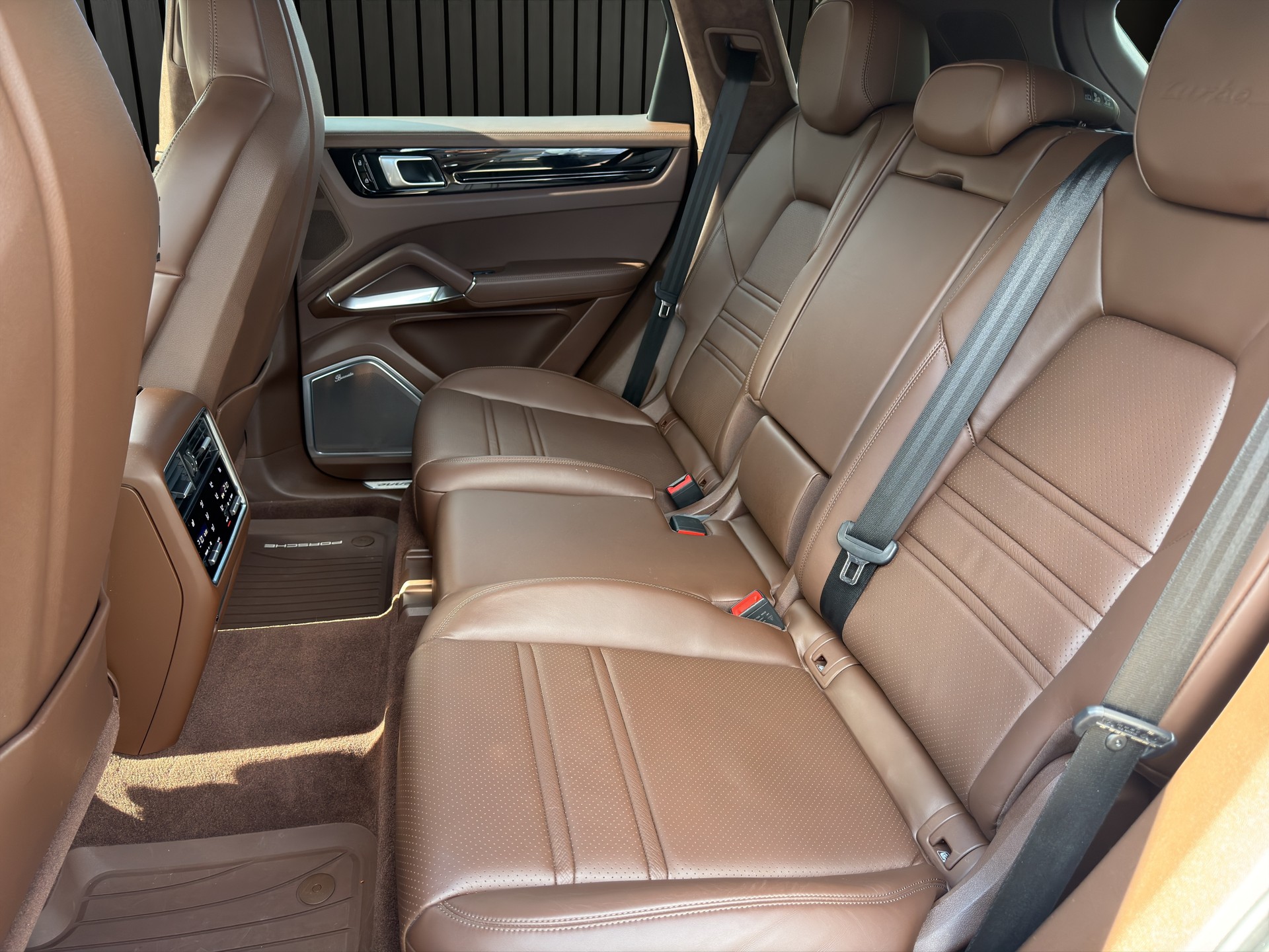 PORSCHE Cayenne 4.0 V8 Turbo S E-Hybri-image-13