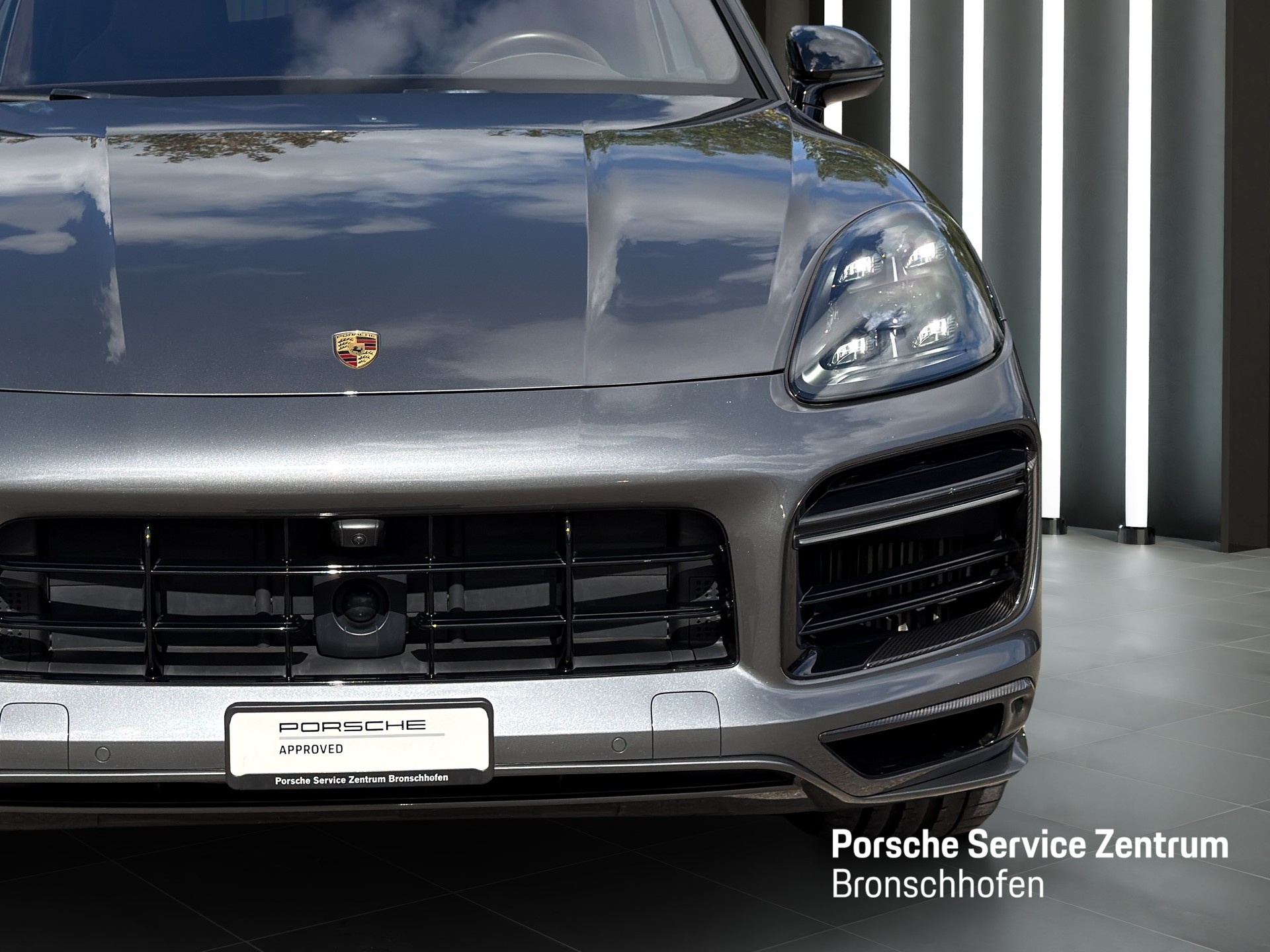 PORSCHE Cayenne 4.0 V8 Turbo S E-Hybri-image-8