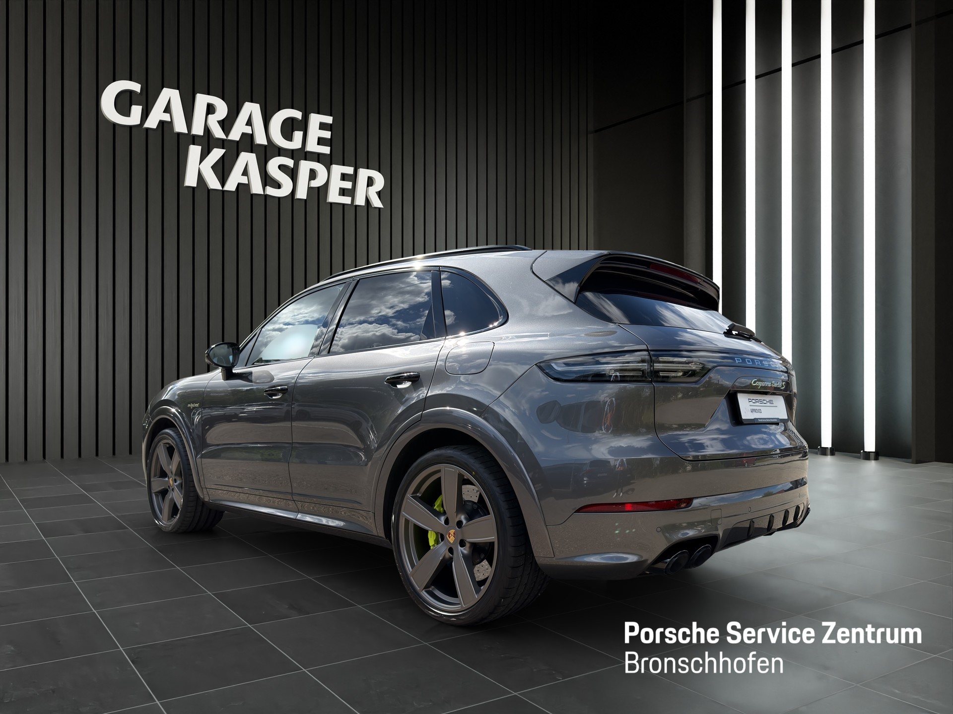PORSCHE Cayenne 4.0 V8 Turbo S E-Hybri-image-2