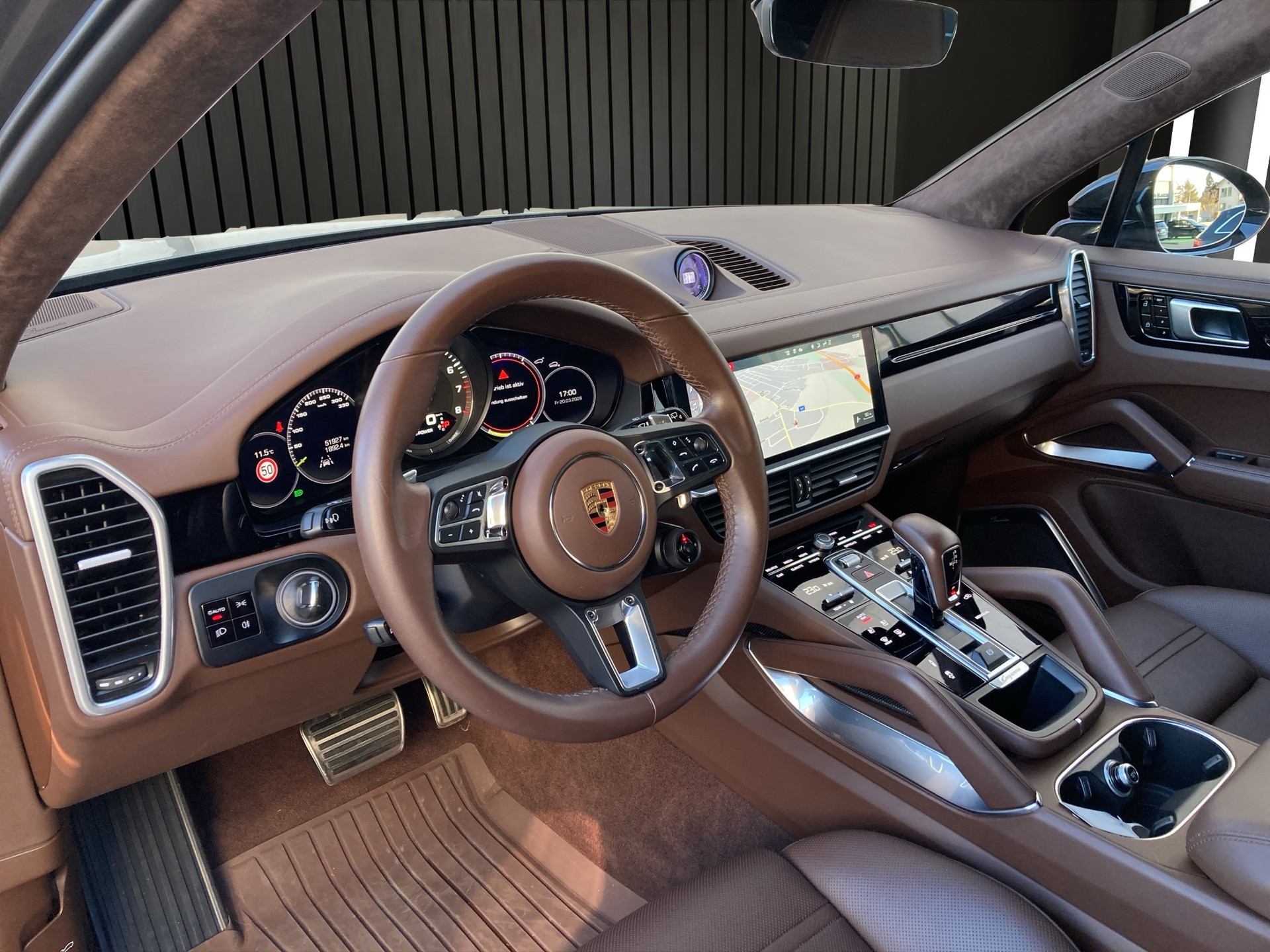 PORSCHE Cayenne 4.0 V8 Turbo S E-Hybri-image-9
