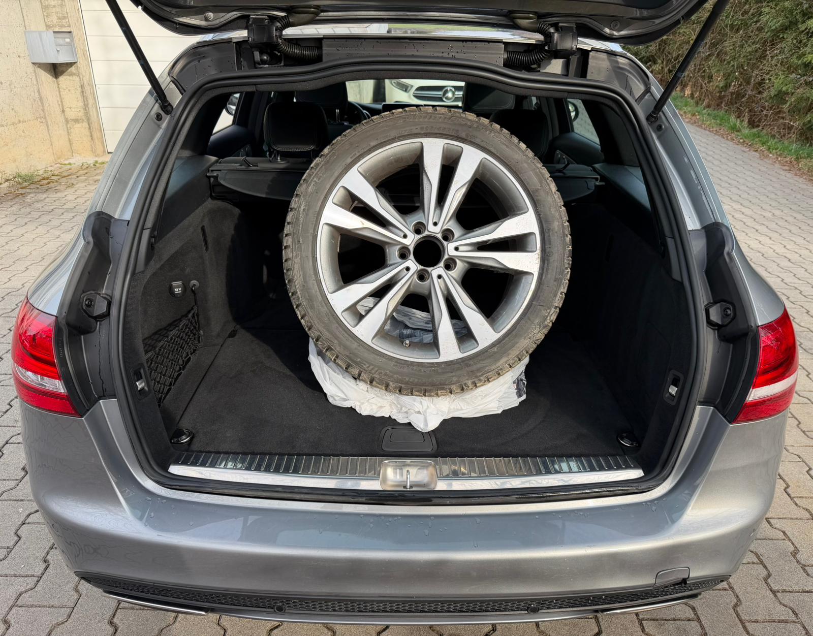 MERCEDES-BENZ C 400 AMG Line 4Matic 7G-Tronic-image-14