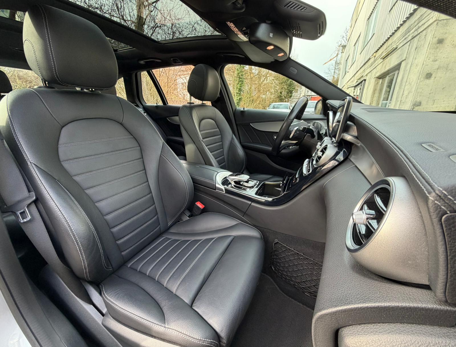 MERCEDES-BENZ C 400 AMG Line 4Matic 7G-Tronic-image-18