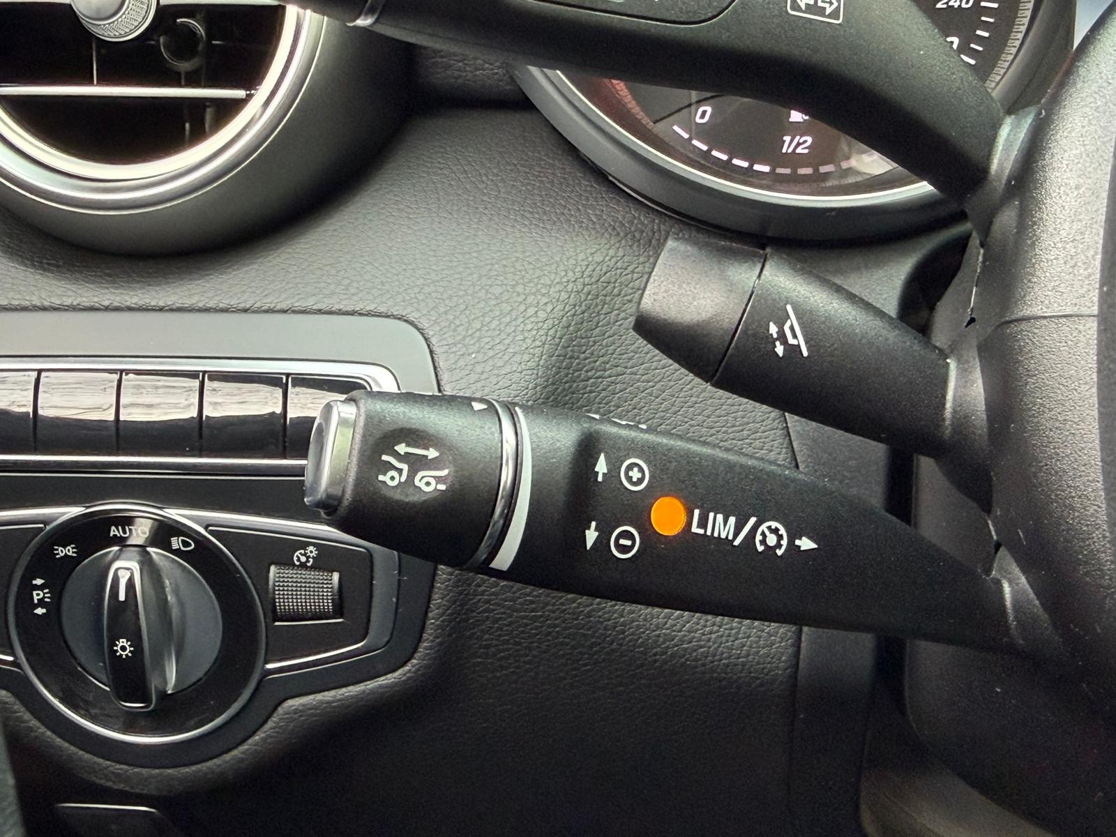 MERCEDES-BENZ C 400 AMG Line 4Matic 7G-Tronic-image-24