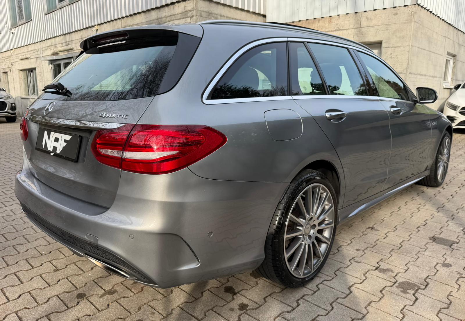 MERCEDES-BENZ C 400 AMG Line 4Matic 7G-Tronic-image-4