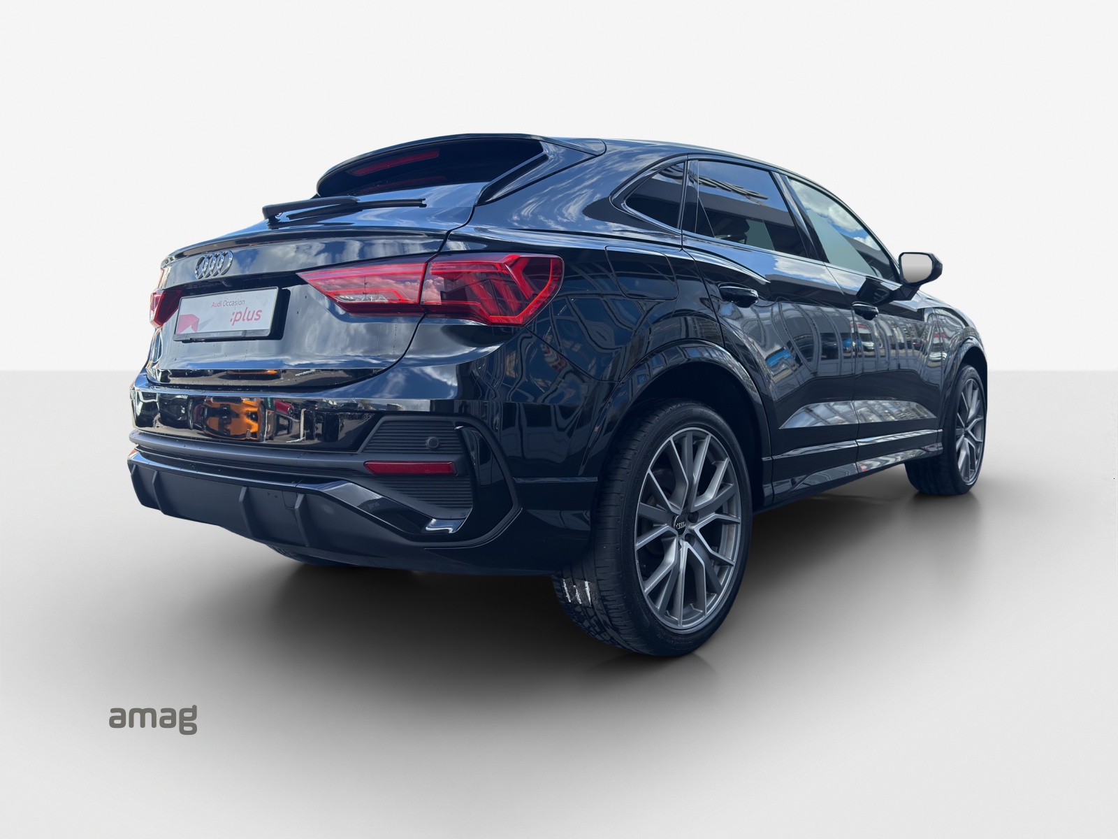 AUDI Q3 Sportback 45 TFSI S line quattro S-tronic-image-4
