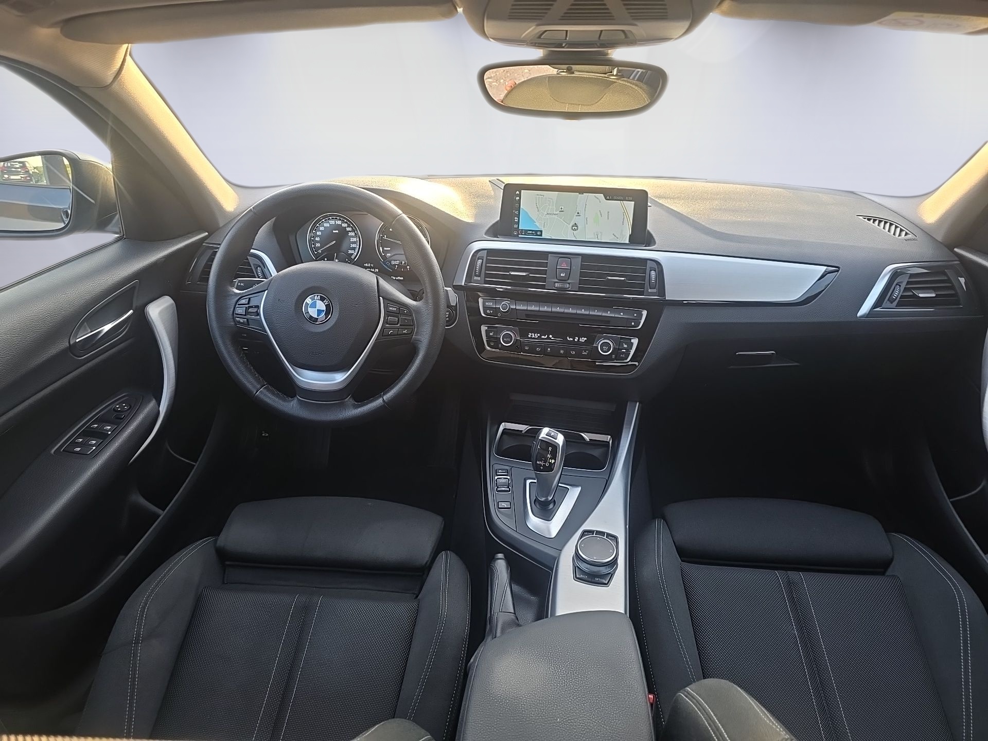 BMW 118i Steptronic-image-8