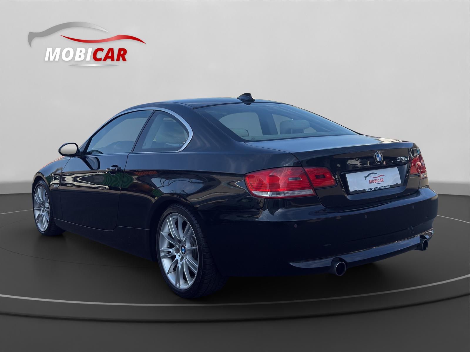 BMW 335i Coupé-image-3