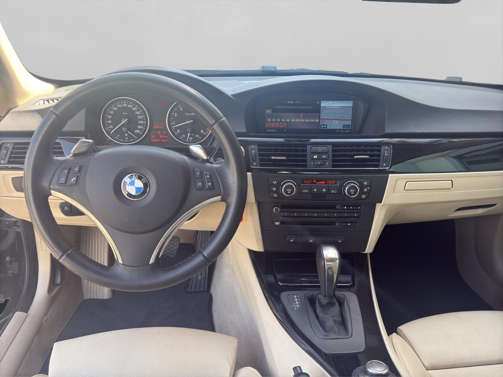 BMW 335i Coupé-image-10