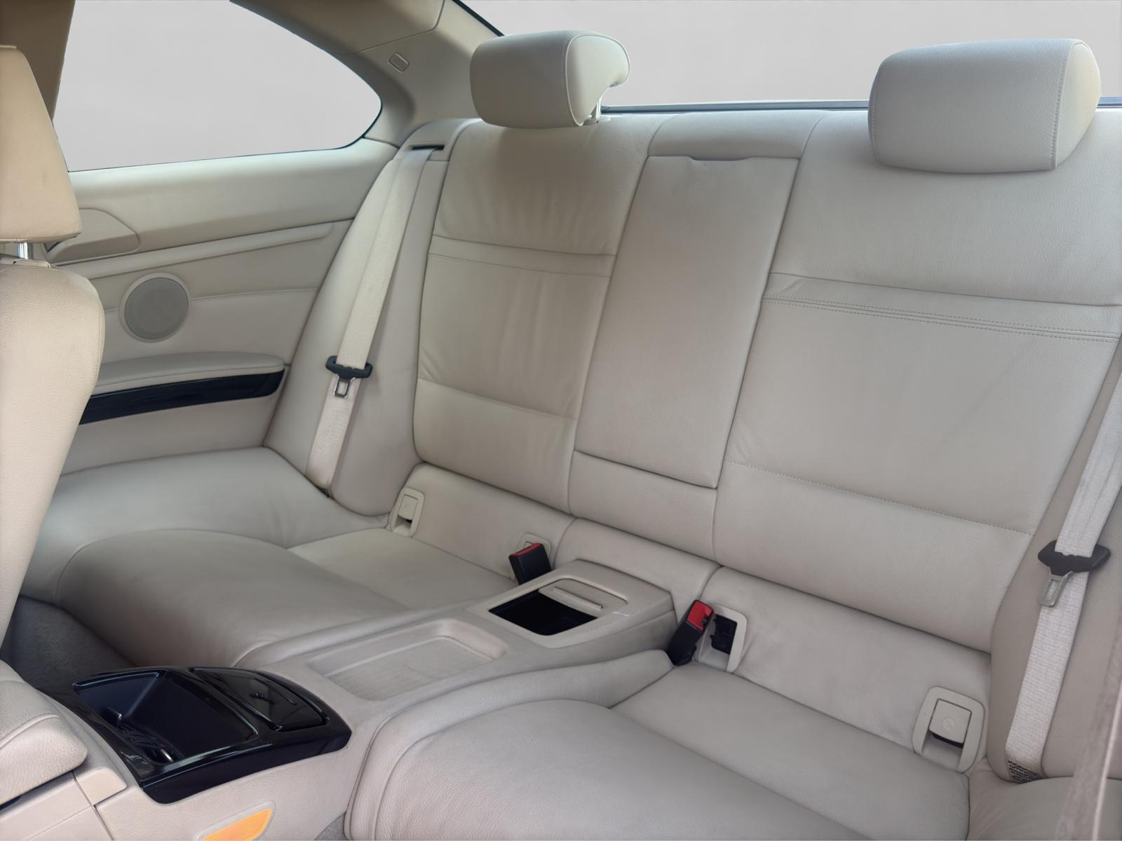 BMW 335i Coupé-image-12
