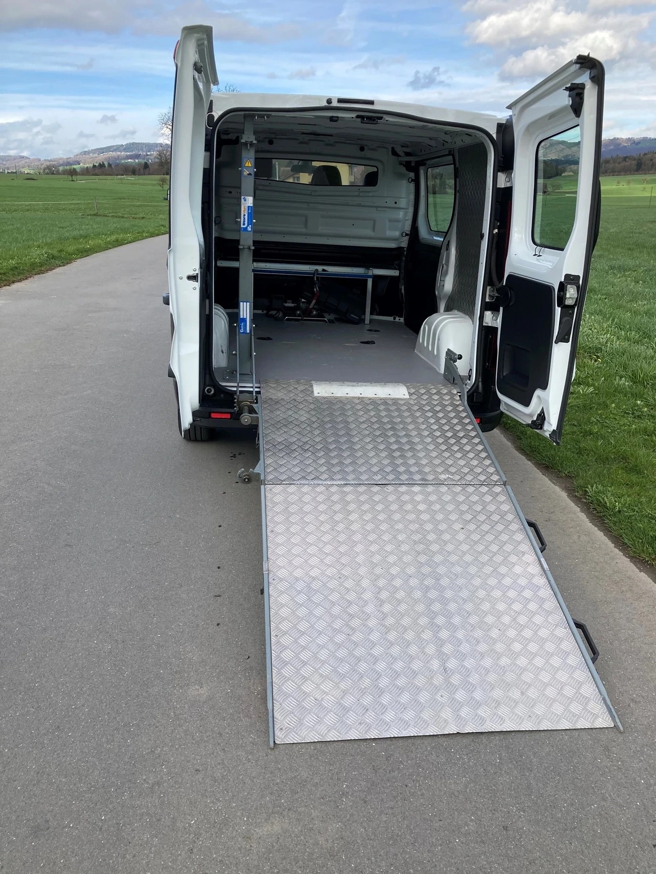 RENAULT Trafic 1.6 dCi 120 2.9t Business L1H1 **Laderampe**Nutzlast 1'700 KG**-image-0