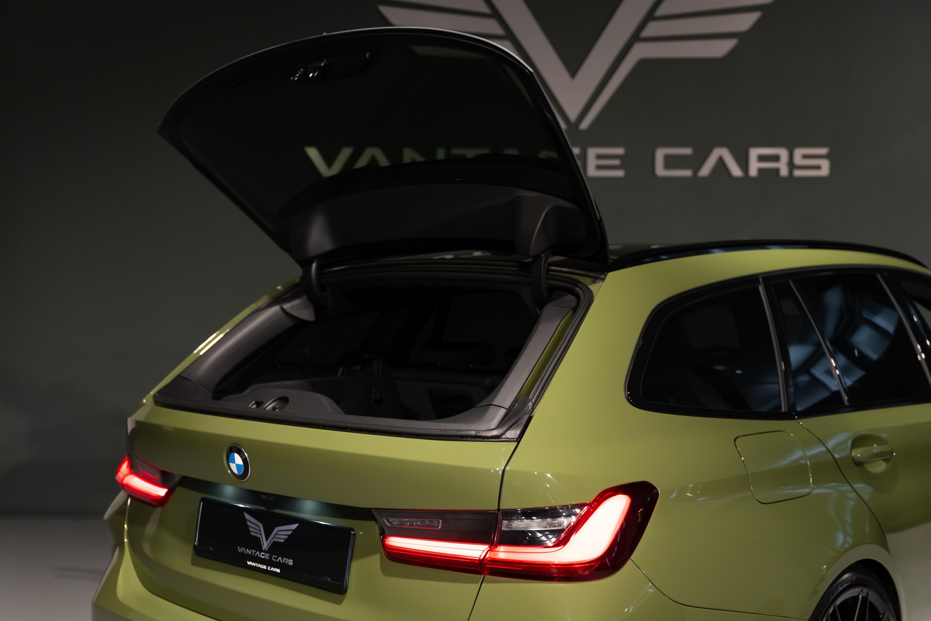 BMW M3 Competition xDrive Touring-image-7