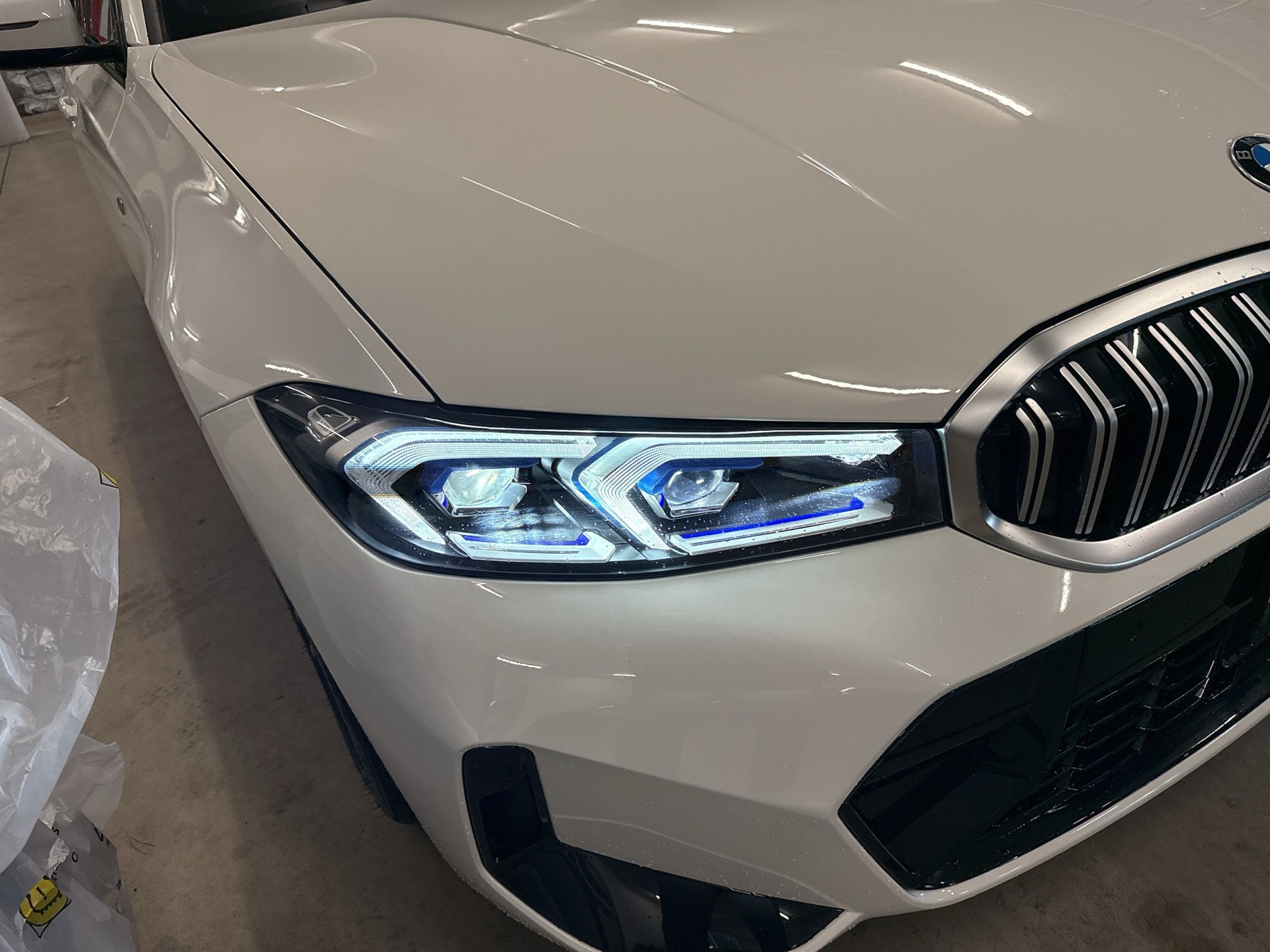 BMW 320d xDrive 48V Touring Steptronic M Sport-image-16
