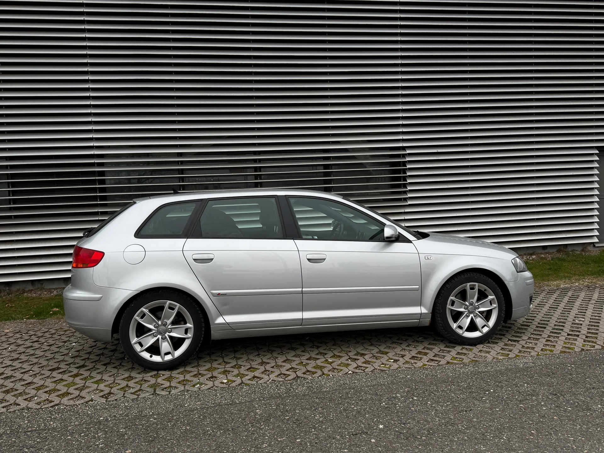 AUDI A3 Sportback 2.0 Turbo S- LINE FSI Ambiente quattro-image-4