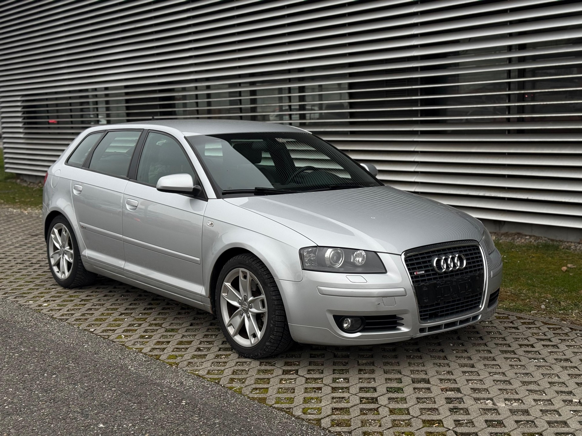 AUDI A3 Sportback 2.0 Turbo S- LINE FSI Ambiente quattro-image-6