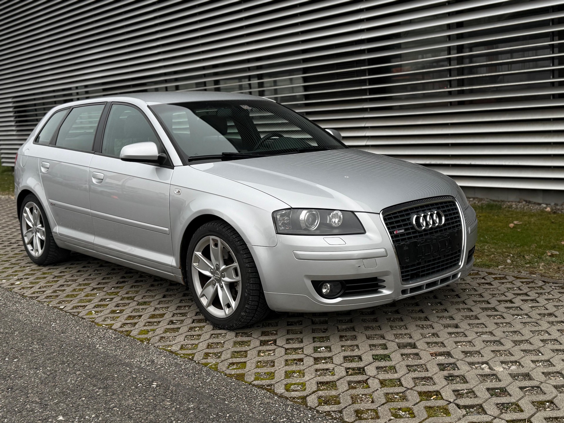 AUDI A3 Sportback 2.0 Turbo S- LINE FSI Ambiente quattro-image-2