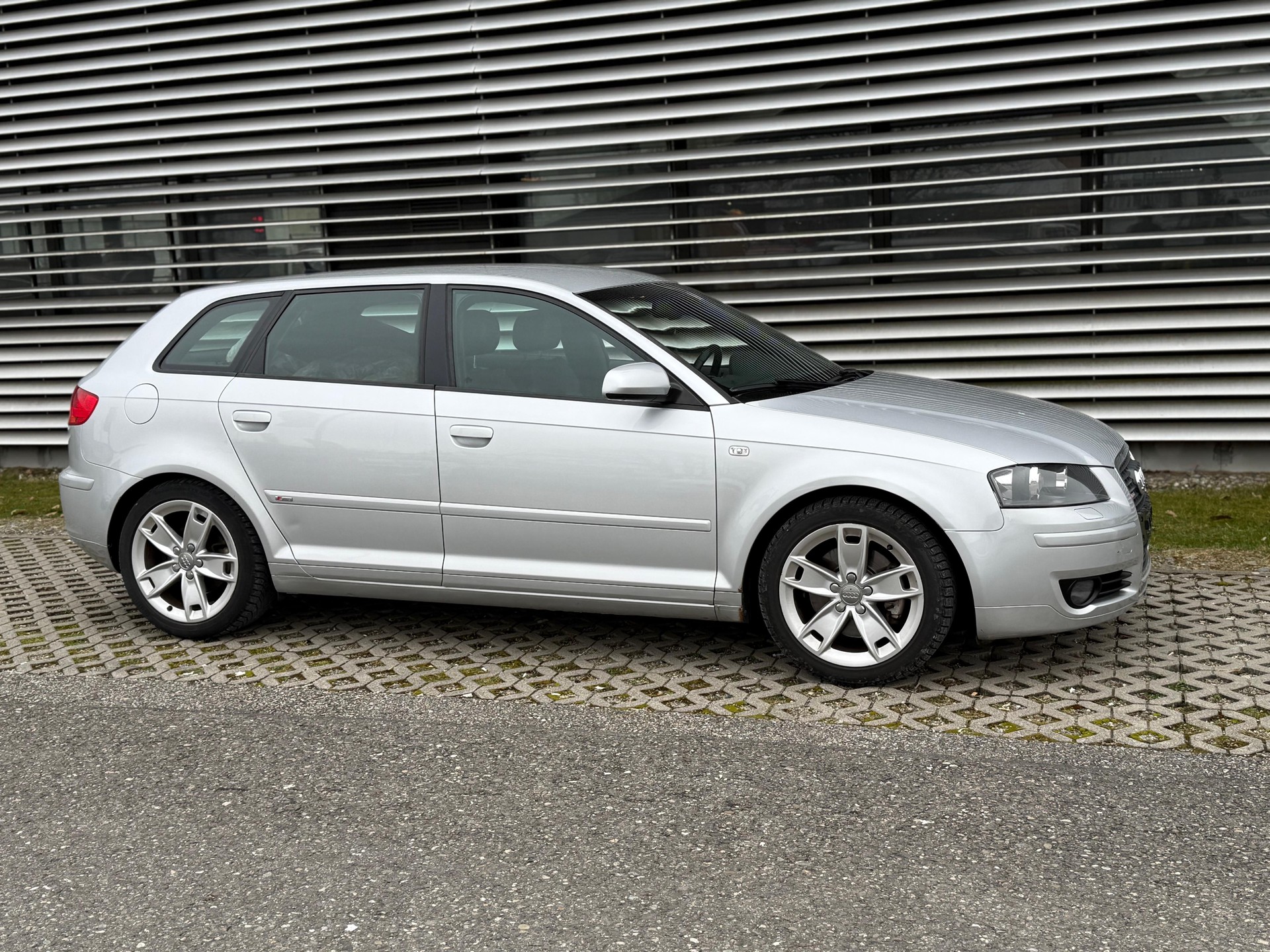 AUDI A3 Sportback 2.0 Turbo S- LINE FSI Ambiente quattro-image-5