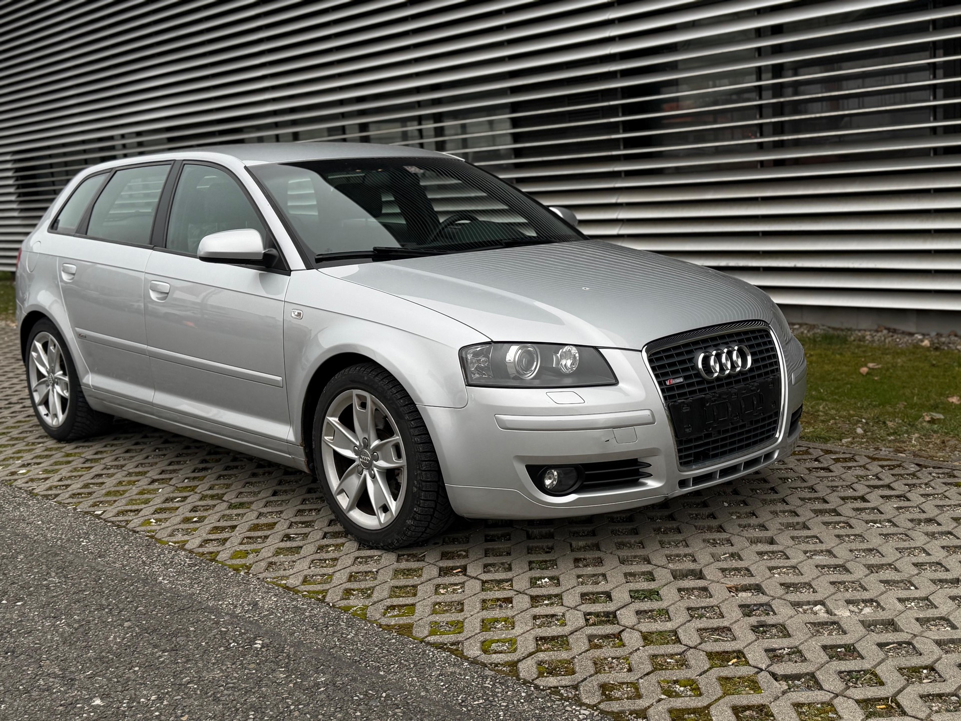 AUDI A3 Sportback 2.0 Turbo S- LINE FSI Ambiente quattro-image-3