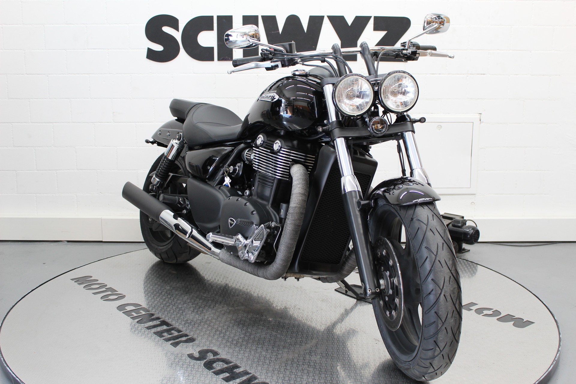 TRIUMPH Thunderbird Storm 1700 ABS-showroom-element-1