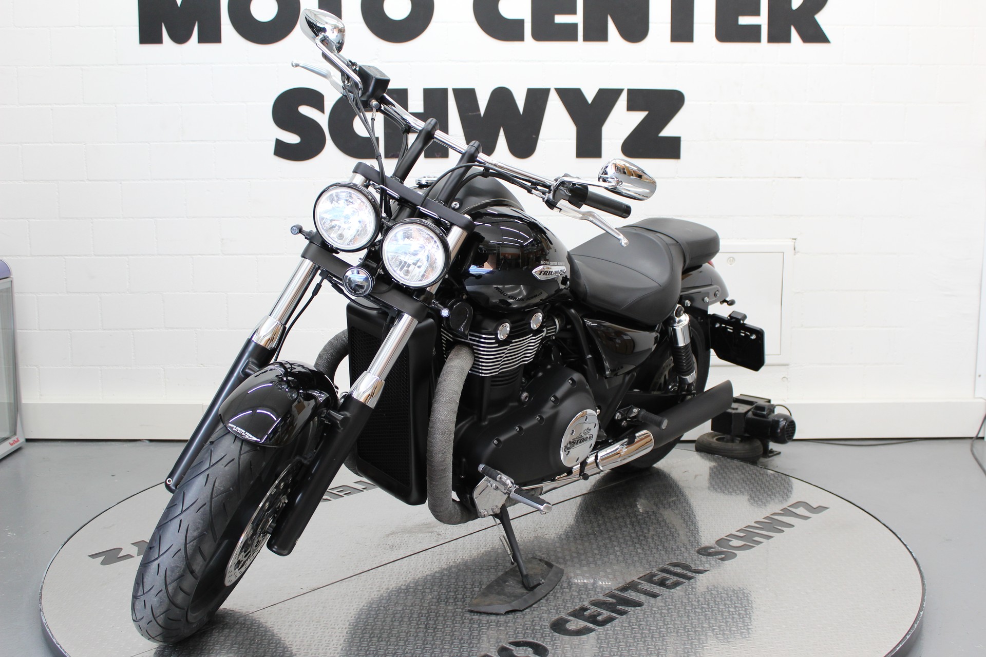TRIUMPH Thunderbird Storm 1700 ABS-showroom-element-2