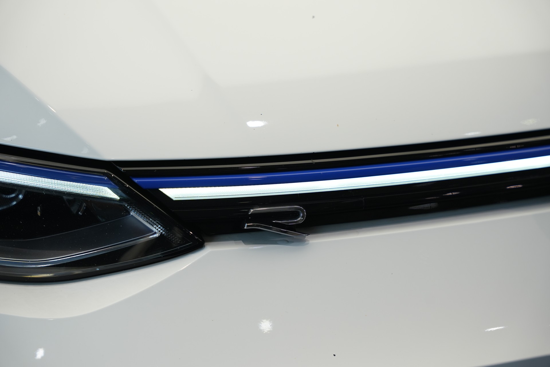 VW Golf 2.0 TSI R DSG 4Motion-image-40