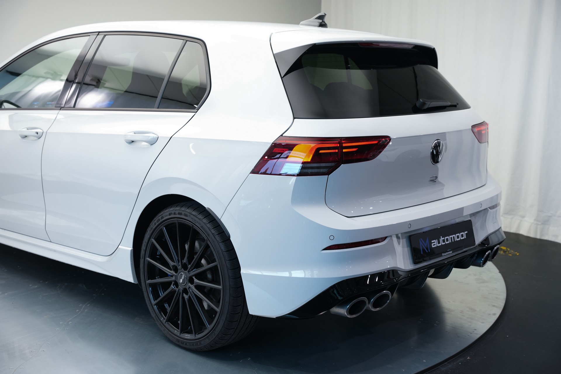 VW Golf 2.0 TSI R DSG 4Motion-image-35