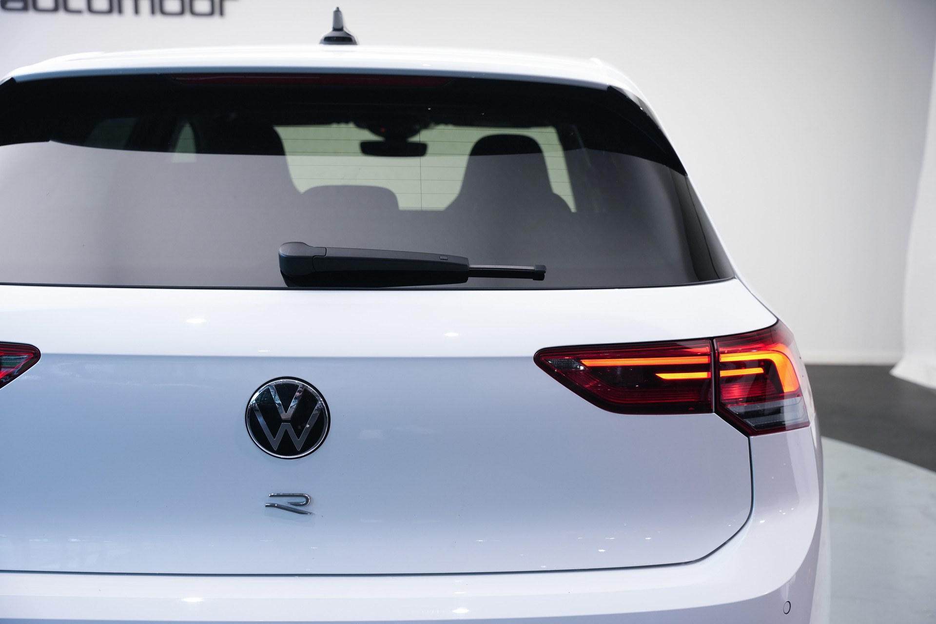 VW Golf 2.0 TSI R DSG 4Motion-image-32
