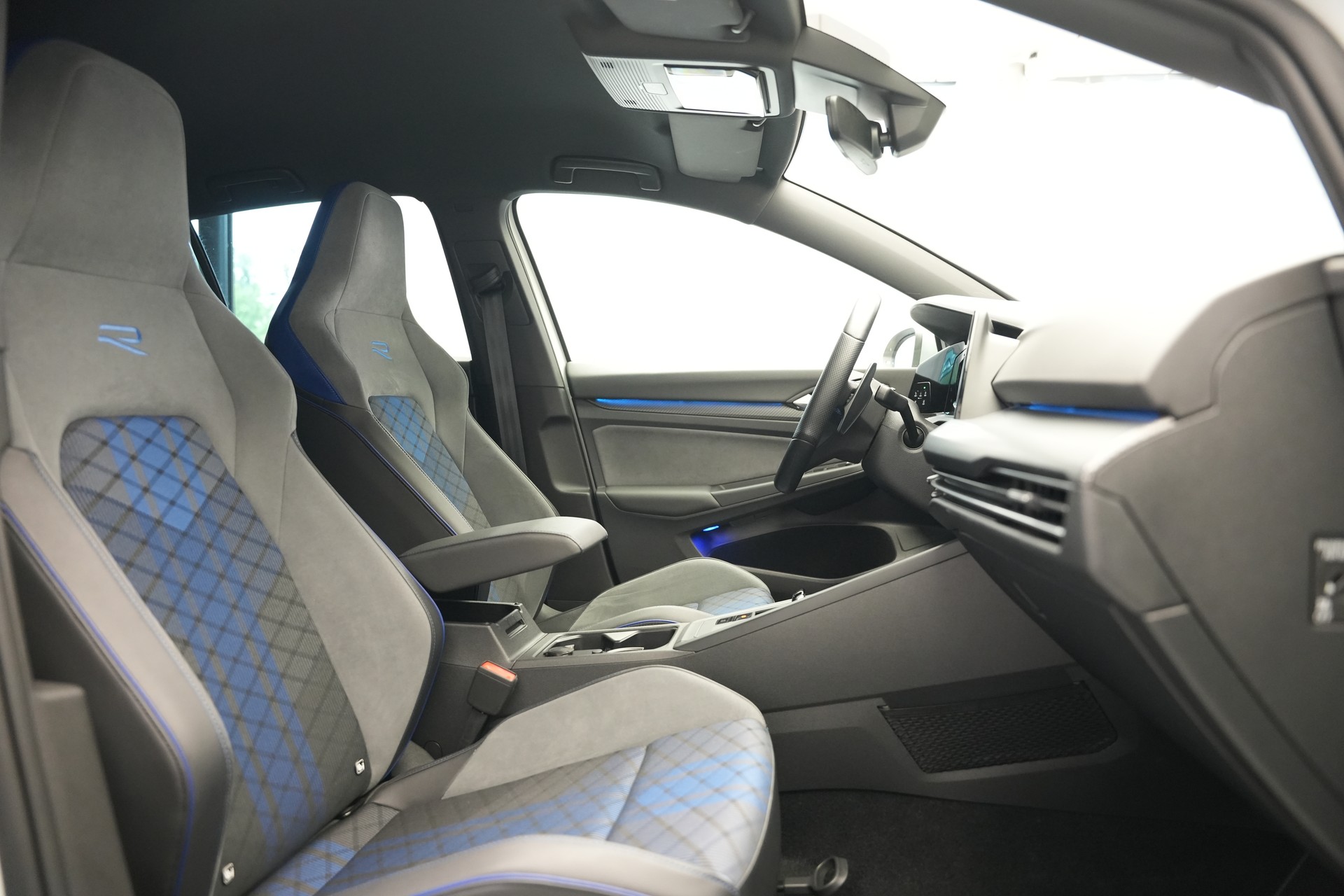 VW Golf 2.0 TSI R DSG 4Motion-image-15