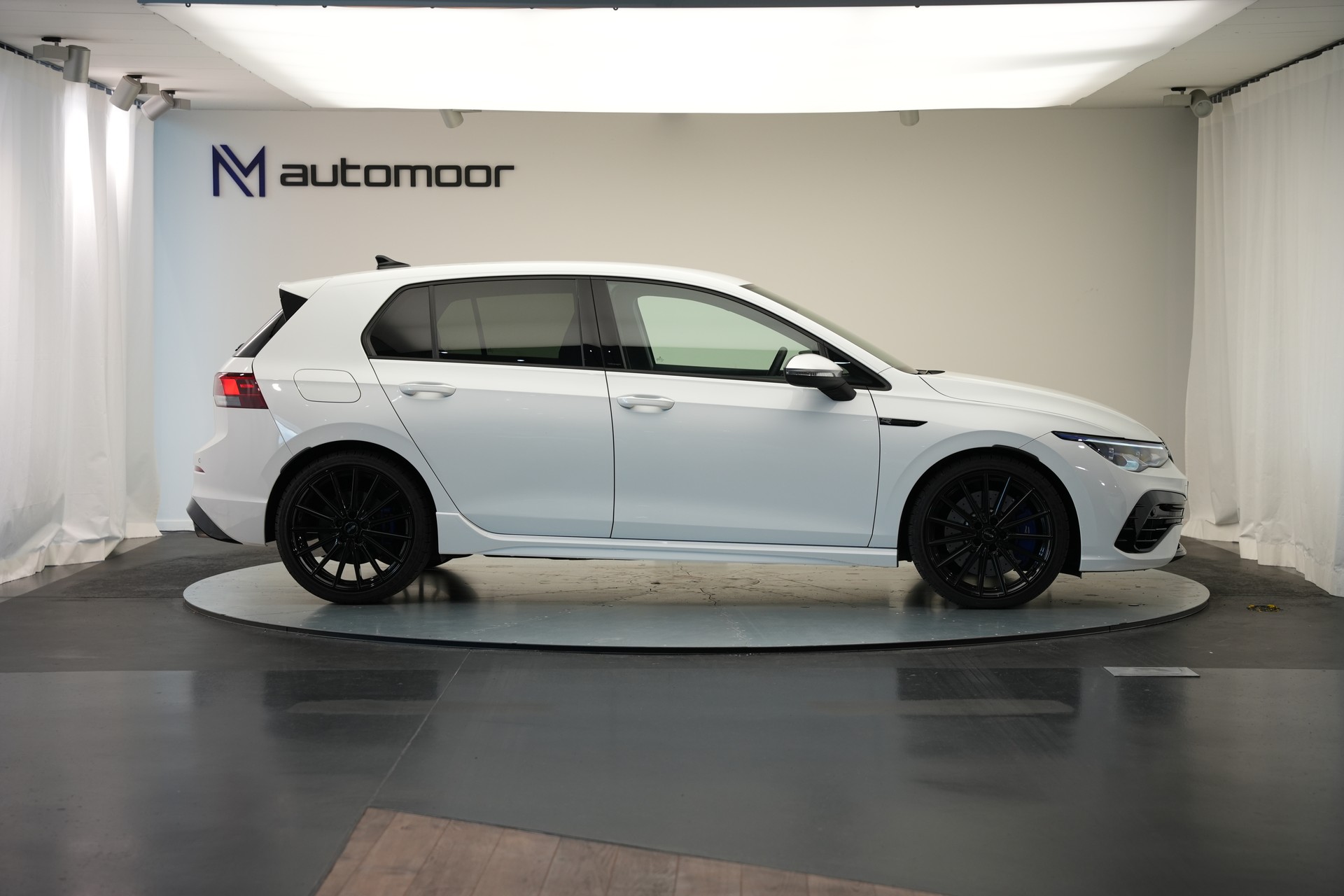 VW Golf 2.0 TSI R DSG 4Motion-image-3