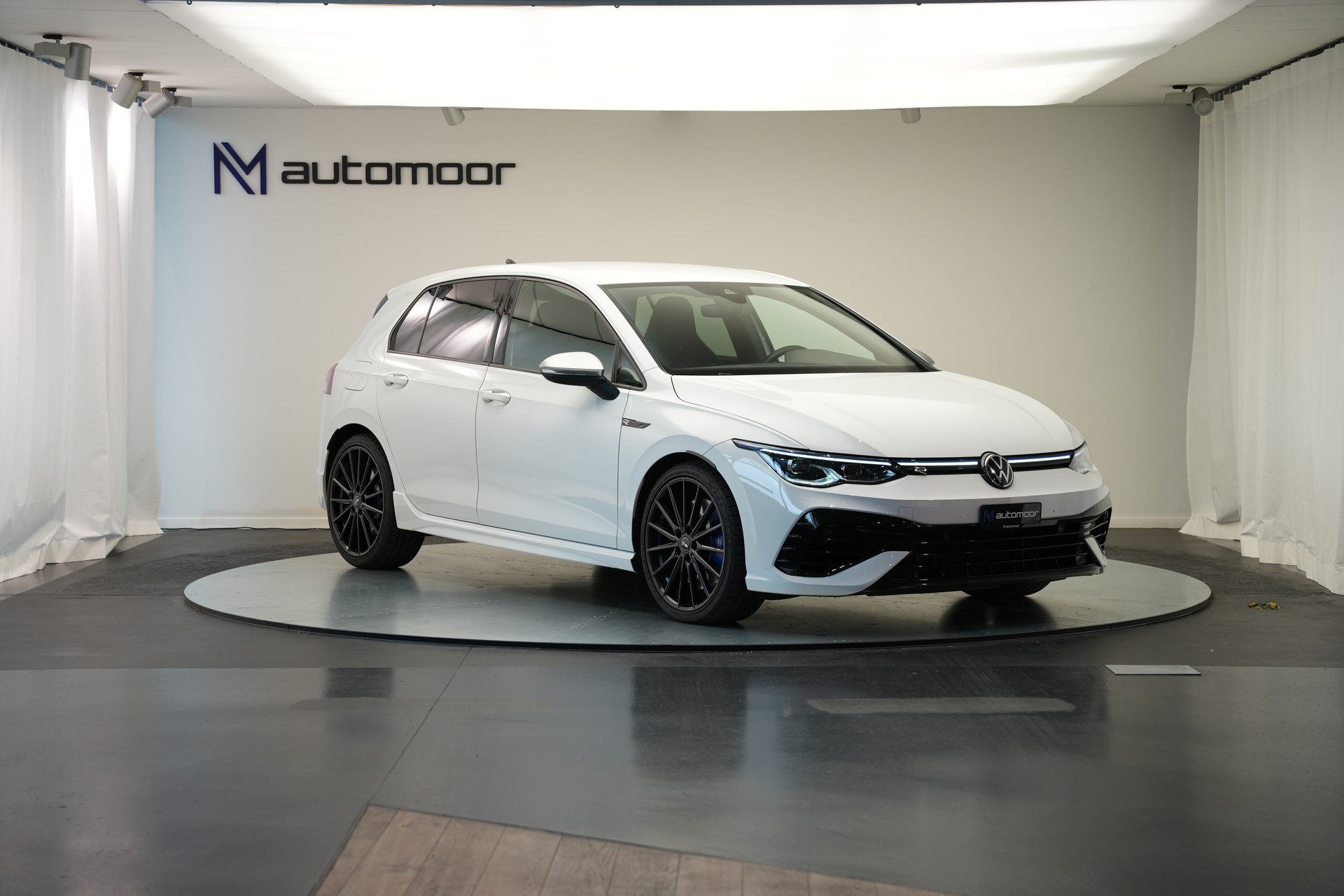 VW Golf 2.0 TSI R DSG 4Motion-image-2