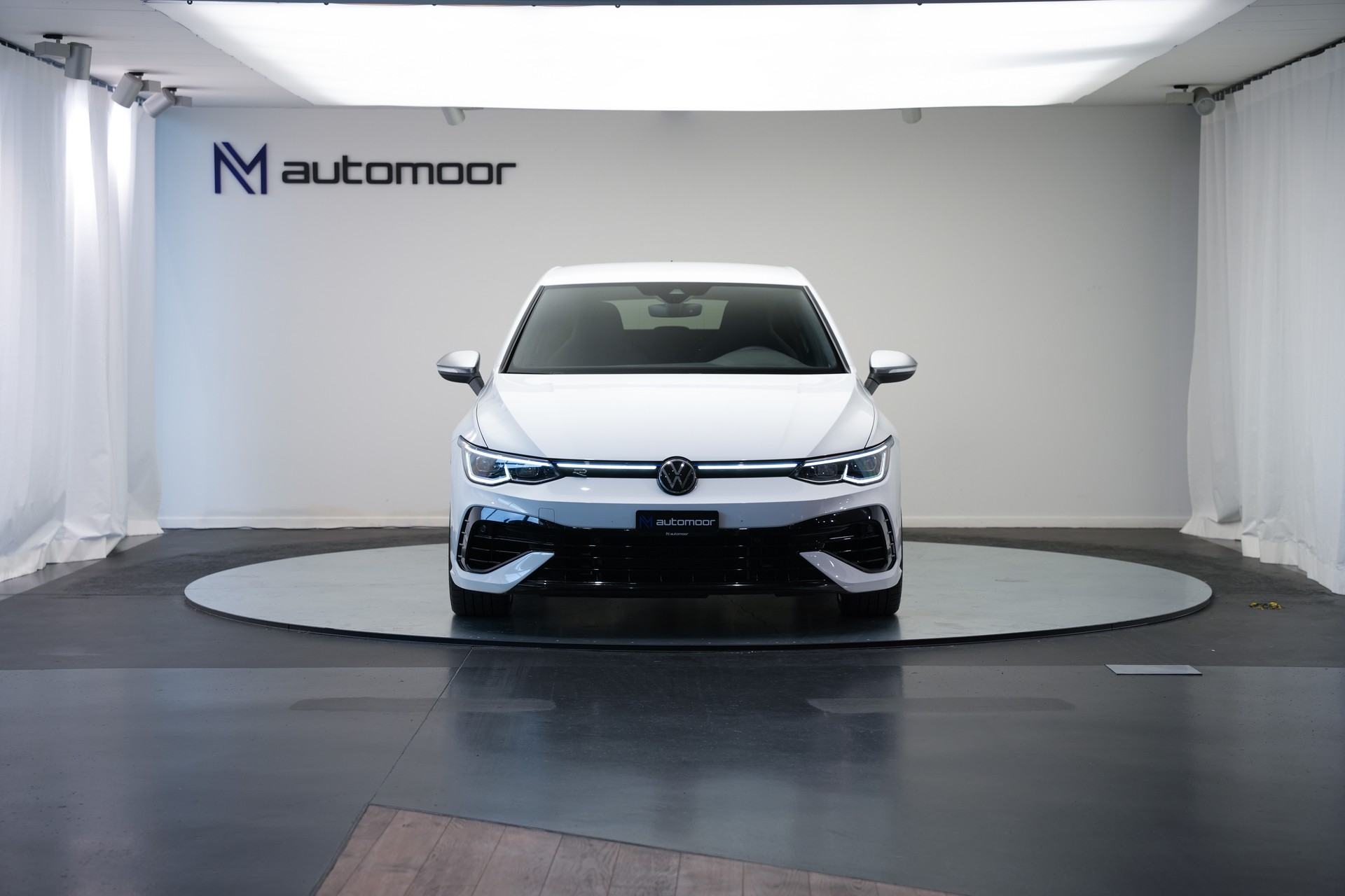 VW Golf 2.0 TSI R DSG 4Motion-image-1