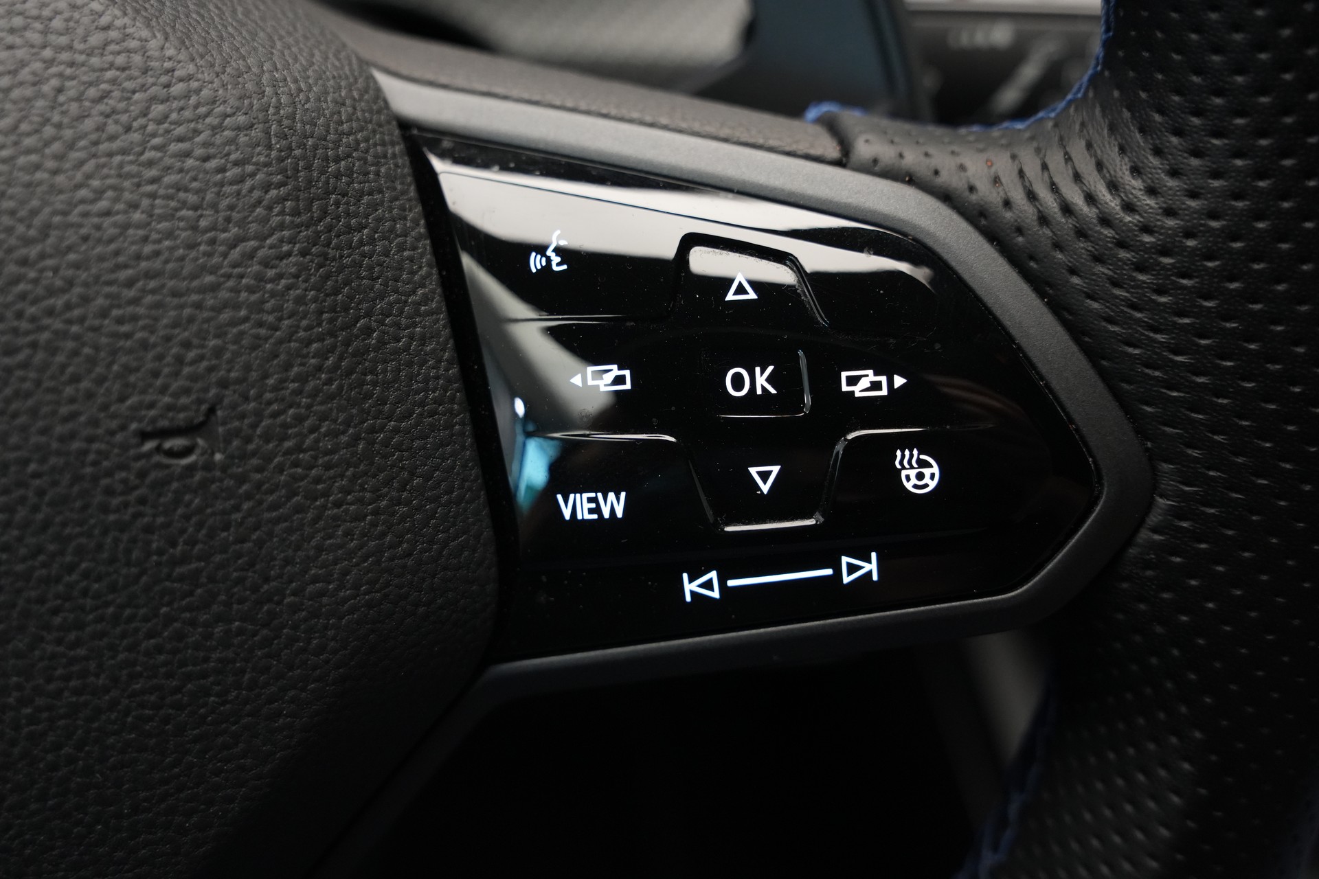 VW Golf 2.0 TSI R DSG 4Motion-image-19