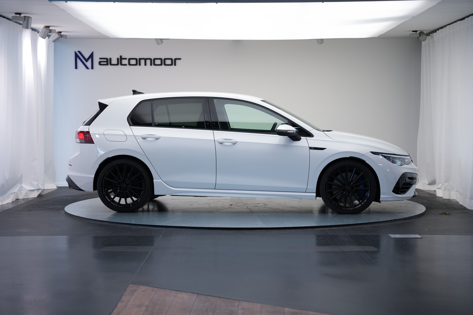 VW Golf 2.0 TSI R DSG 4Motion-image-3
