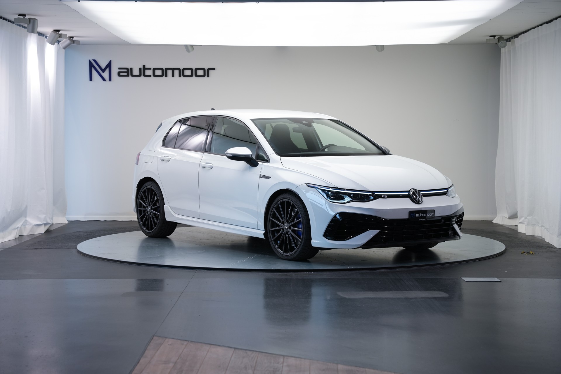 VW Golf 2.0 TSI R DSG 4Motion-image-2