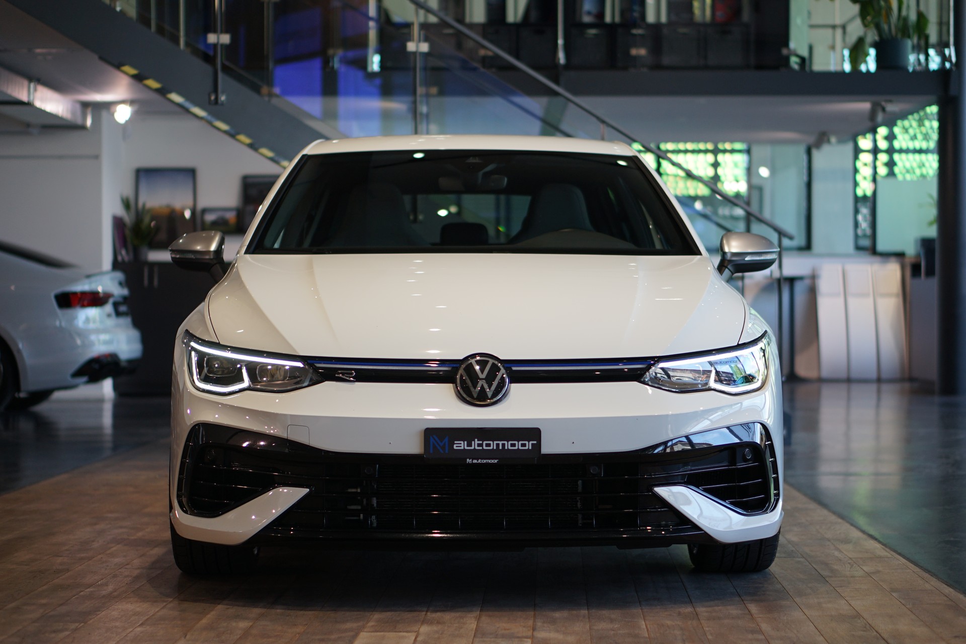 VW Golf 2.0 TSI R DSG 4Motion-image-1