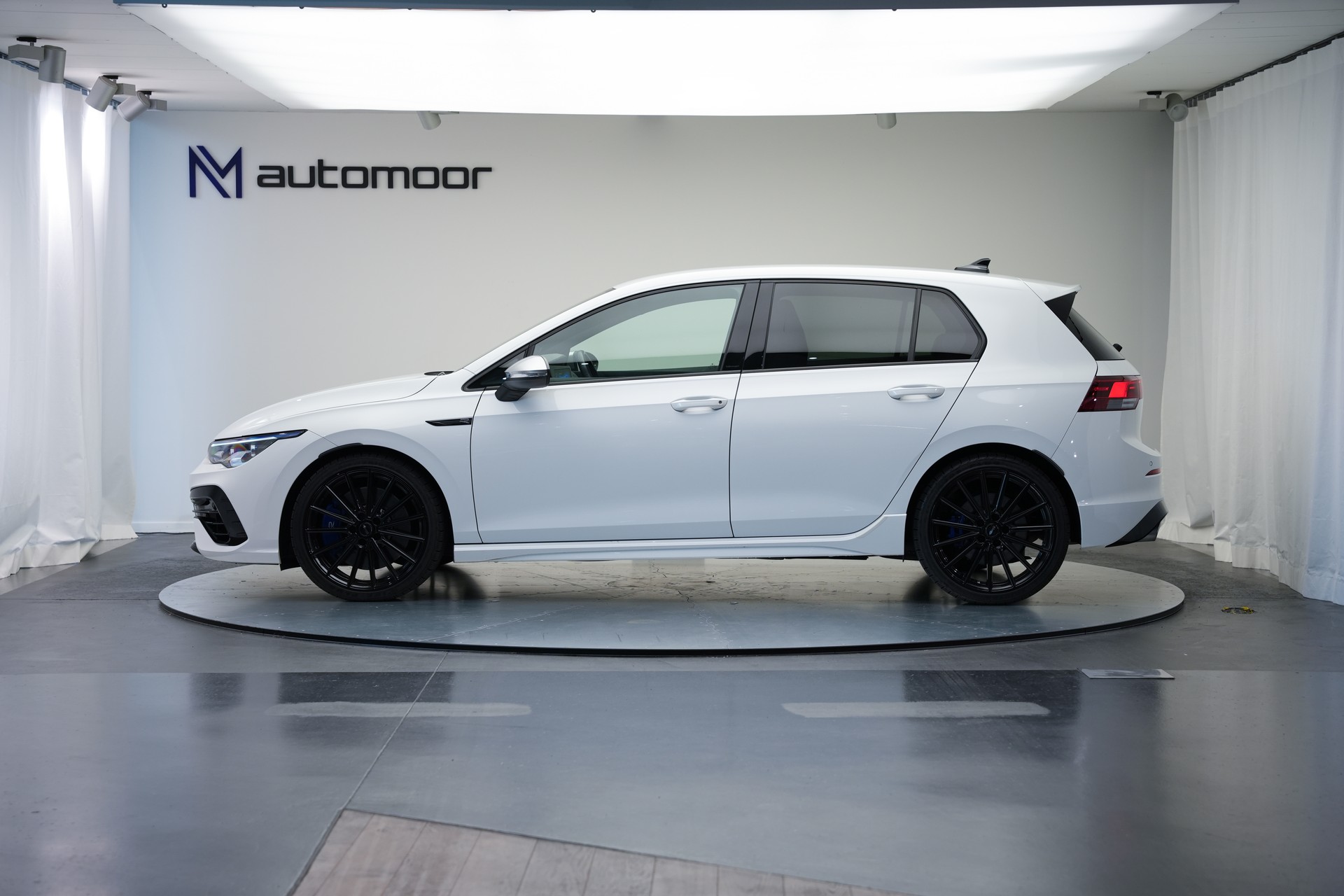 VW Golf 2.0 TSI R DSG 4Motion-image-8