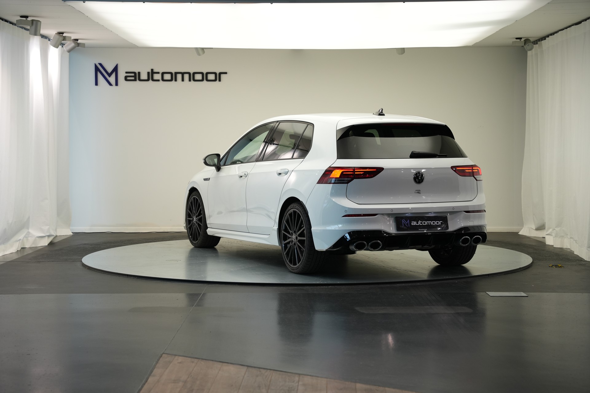 VW Golf 2.0 TSI R DSG 4Motion-image-6