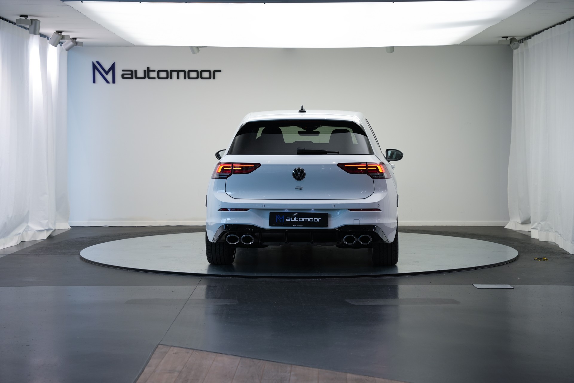 VW Golf 2.0 TSI R DSG 4Motion-image-5