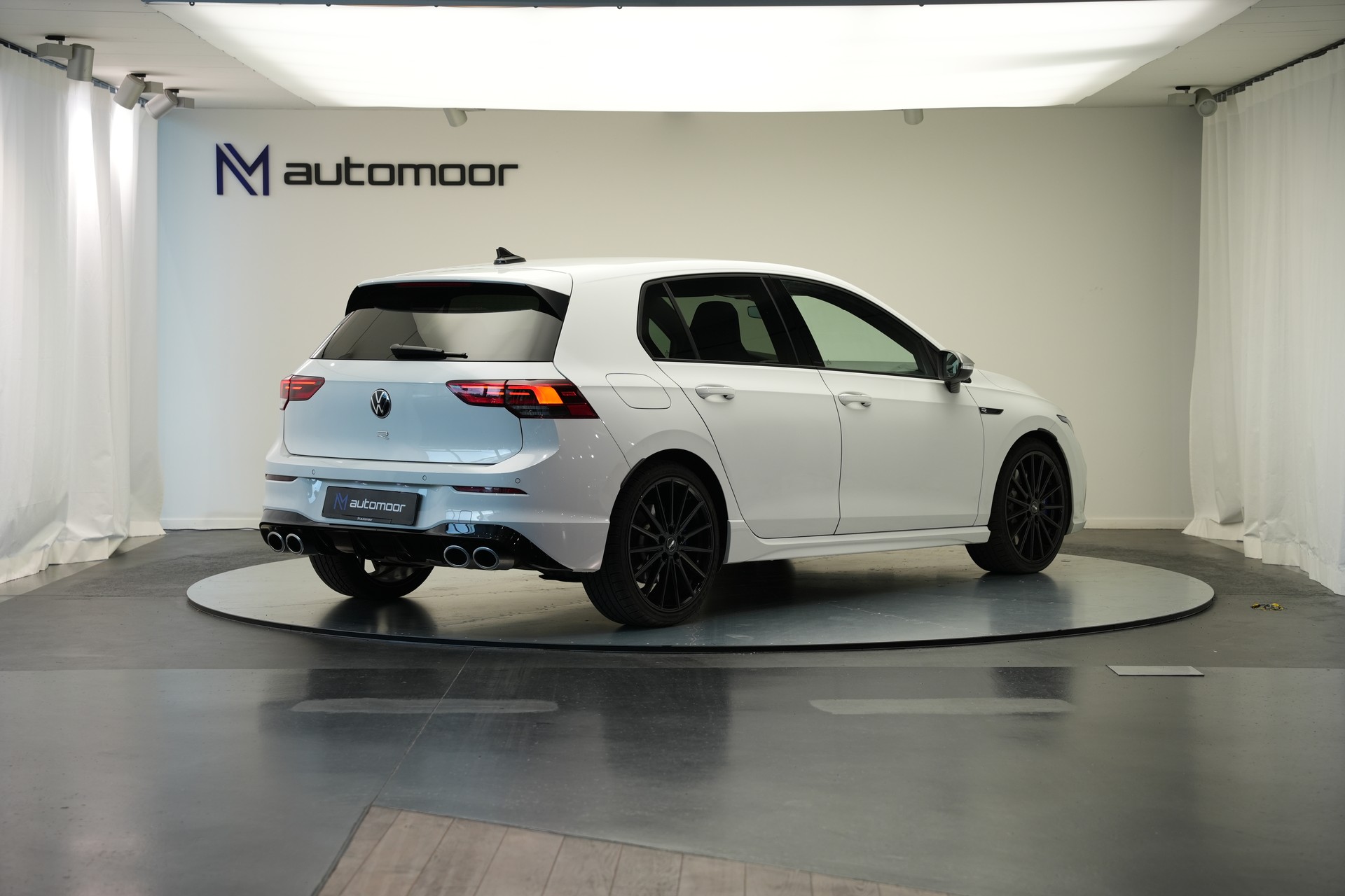 VW Golf 2.0 TSI R DSG 4Motion-image-4