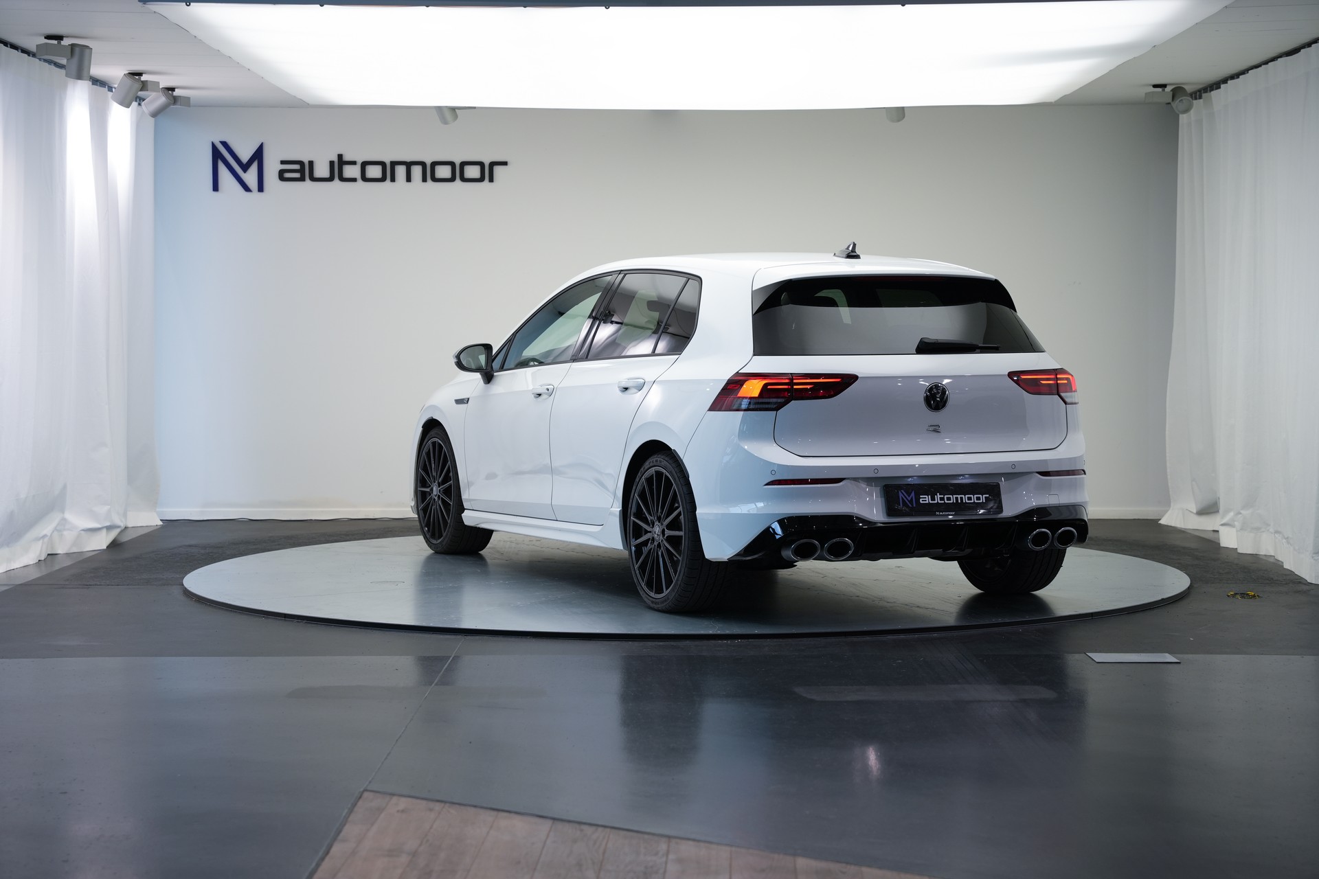 VW Golf 2.0 TSI R DSG 4Motion-image-6