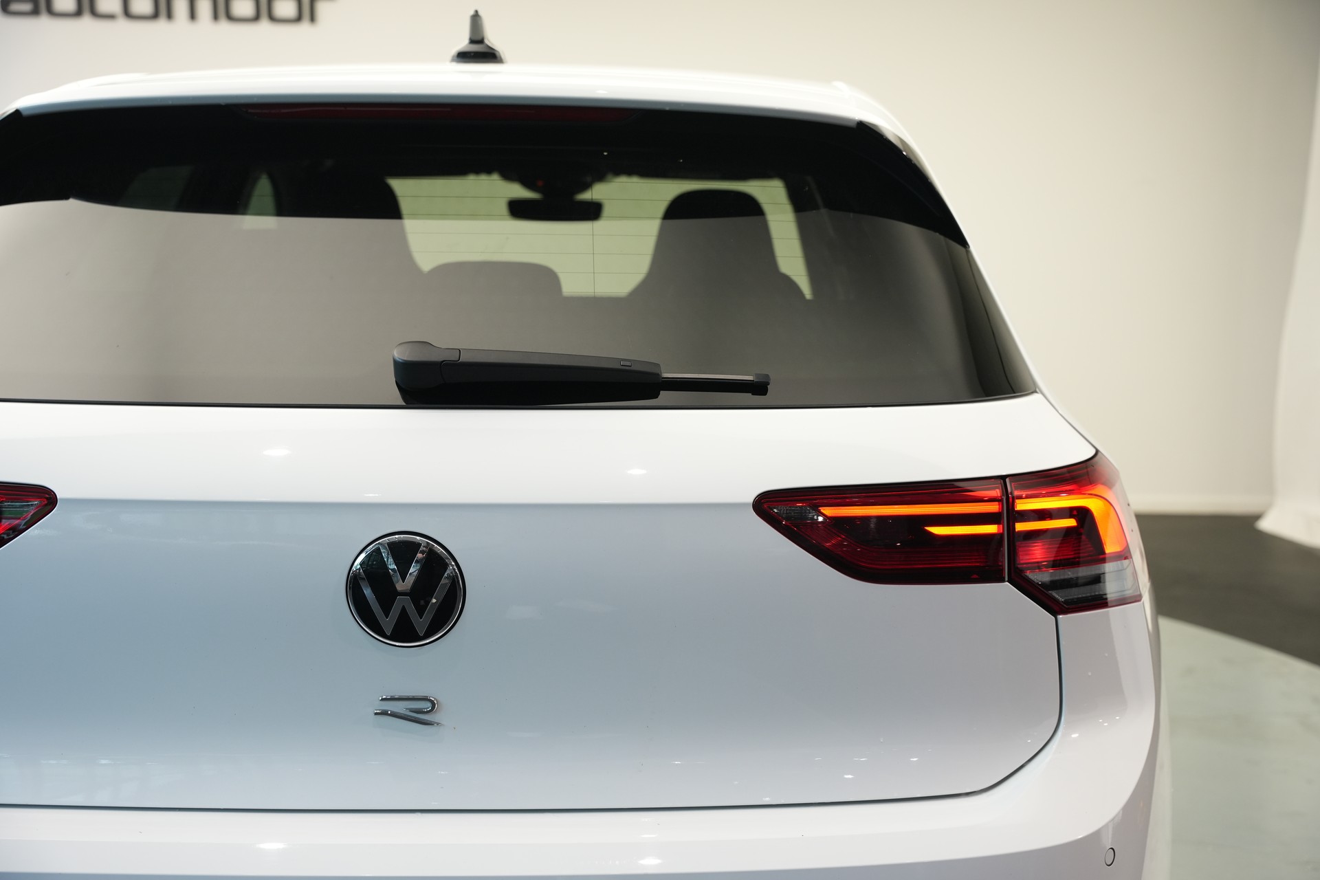 VW Golf 2.0 TSI R DSG 4Motion-image-29