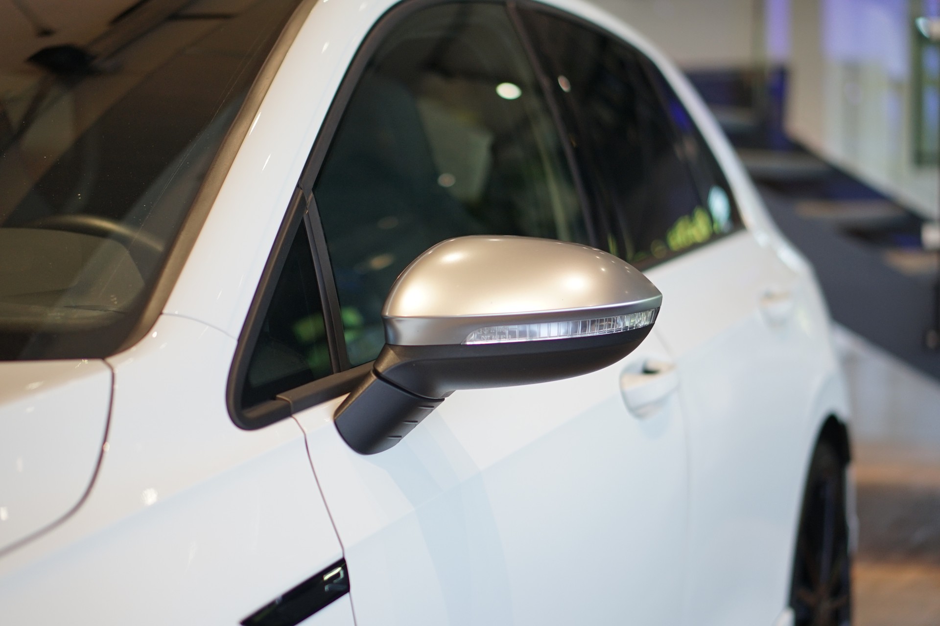 VW Golf 2.0 TSI R DSG 4Motion-image-15