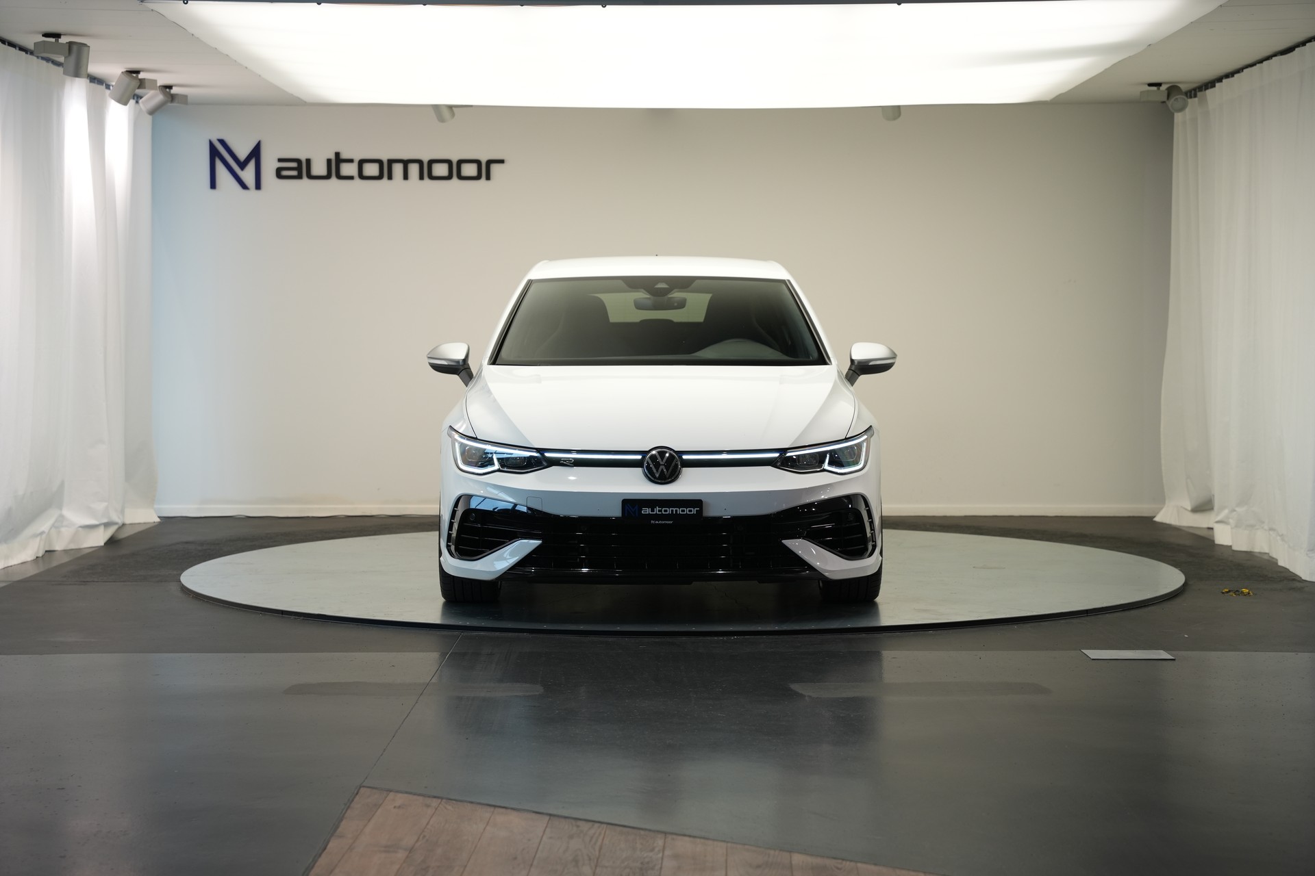 VW Golf 2.0 TSI R DSG 4Motion-image-1