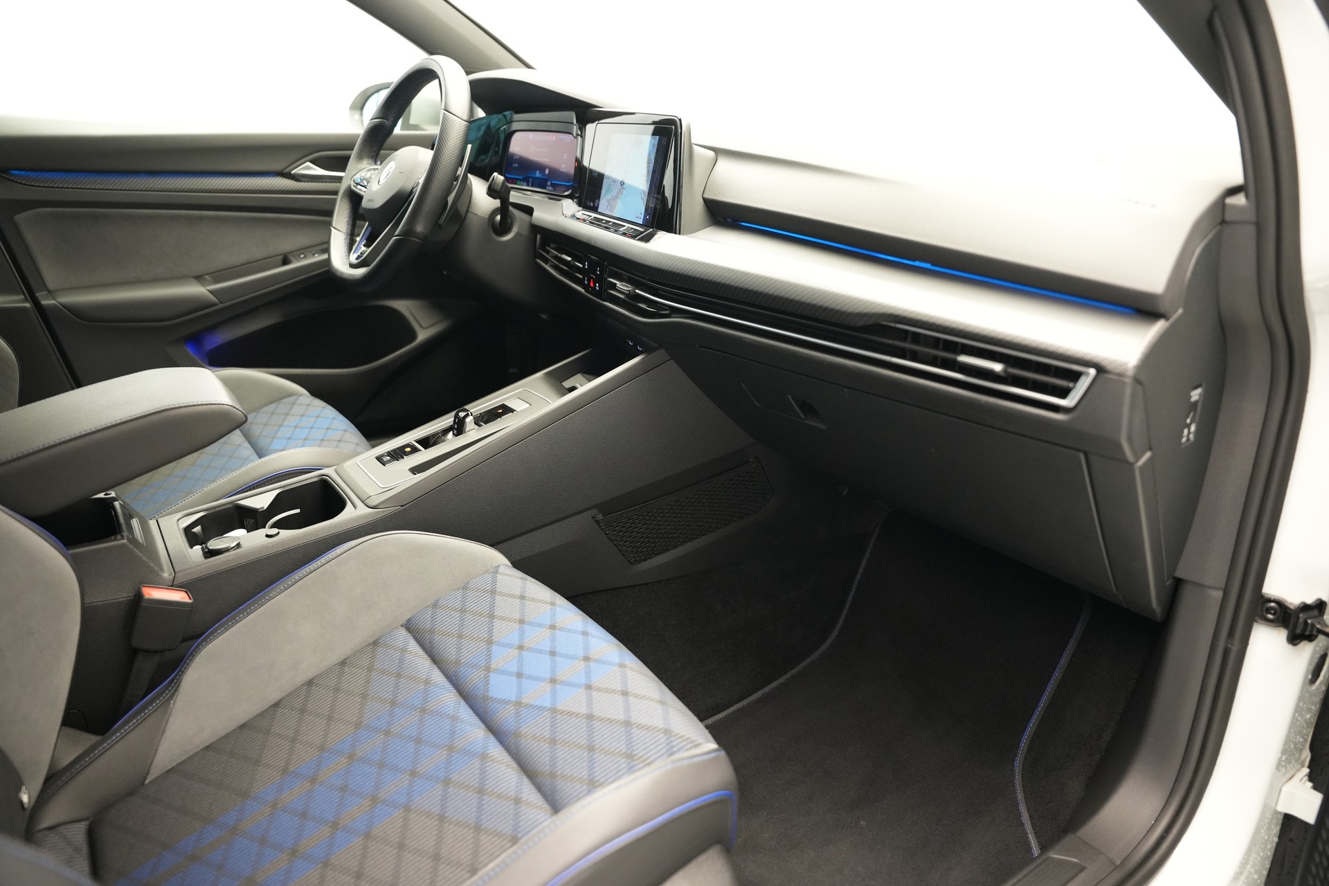 VW Golf 2.0 TSI R DSG 4Motion-image-11