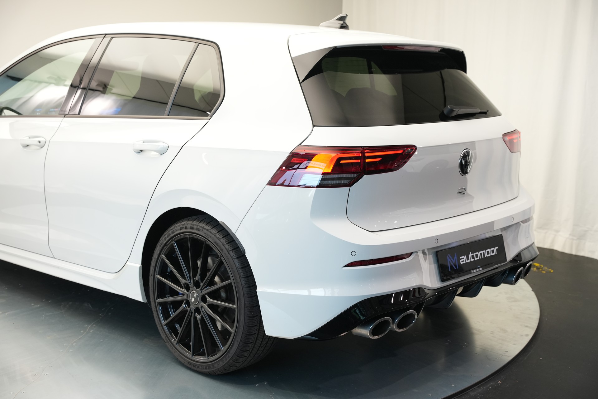 VW Golf 2.0 TSI R DSG 4Motion-image-32